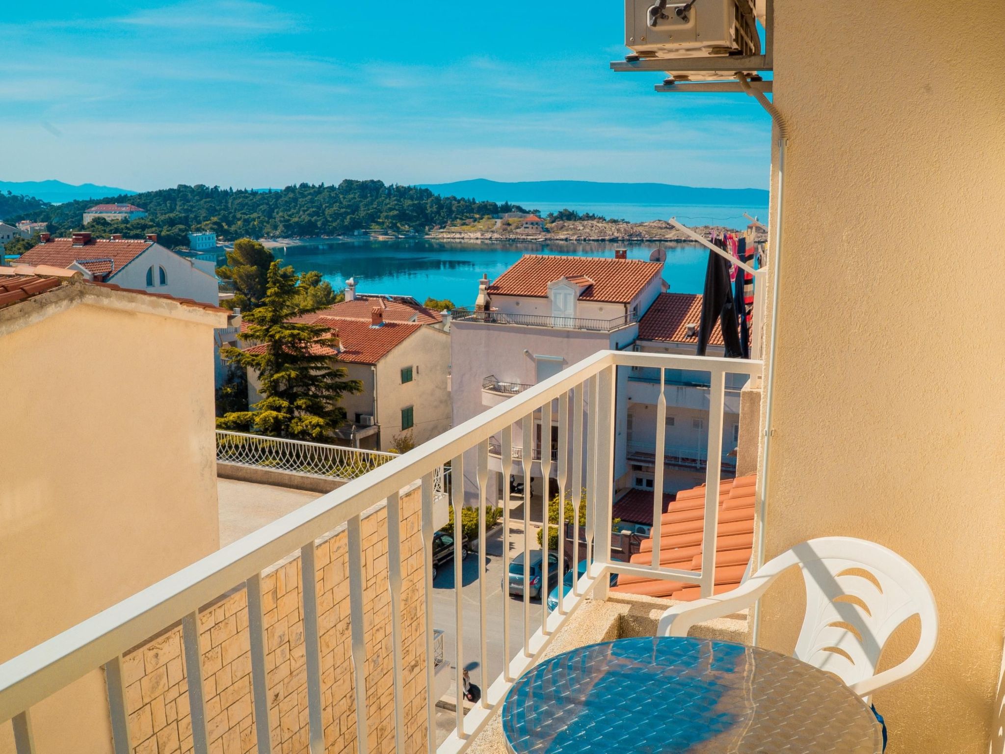 Große Wohnung in Donja Luka mit Eigenem Balkon und Meerblick-Dehors
