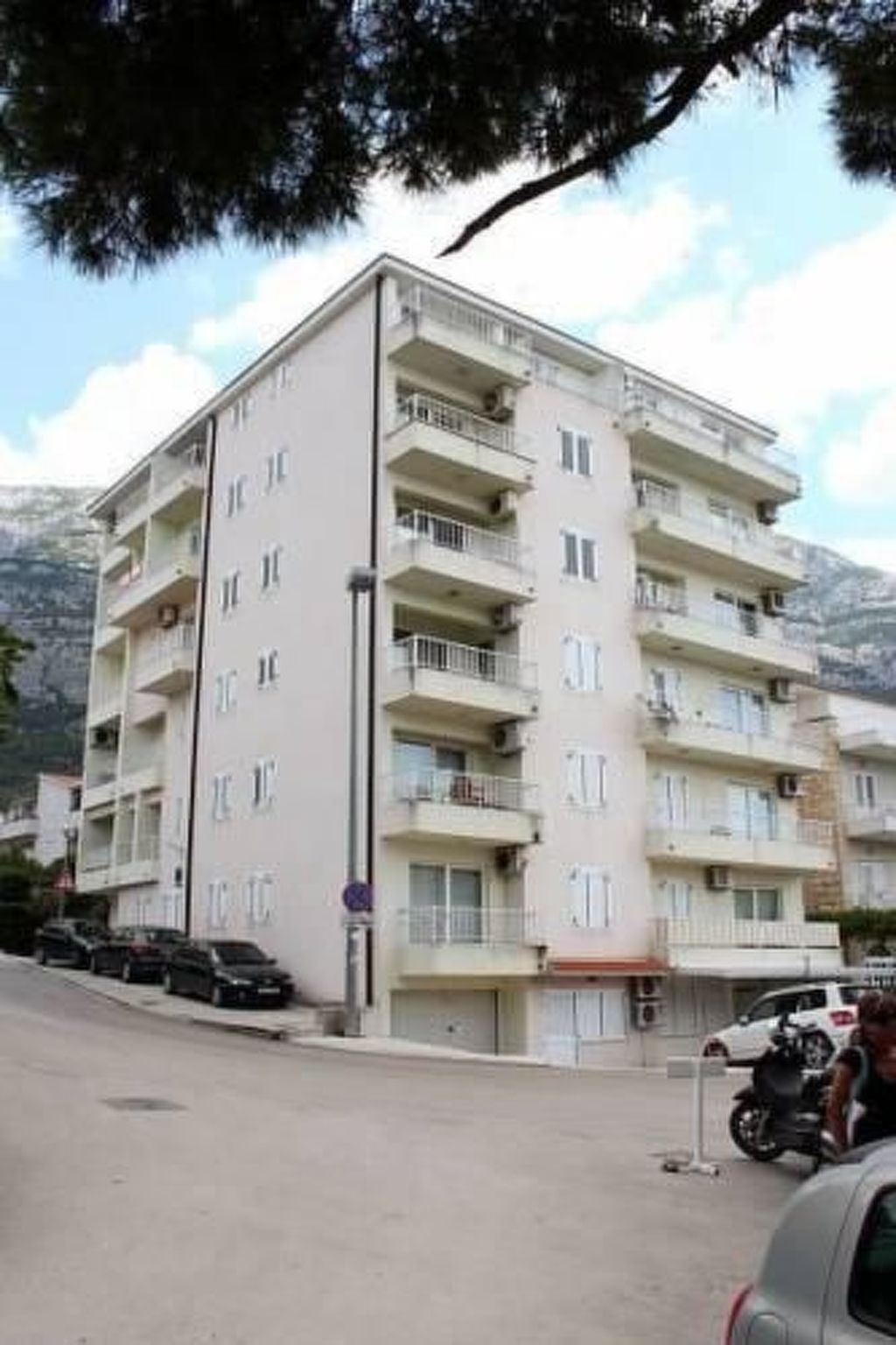 Große Wohnung in Donja Luka mit Eigenem Balkon und Meerblick-Dehors