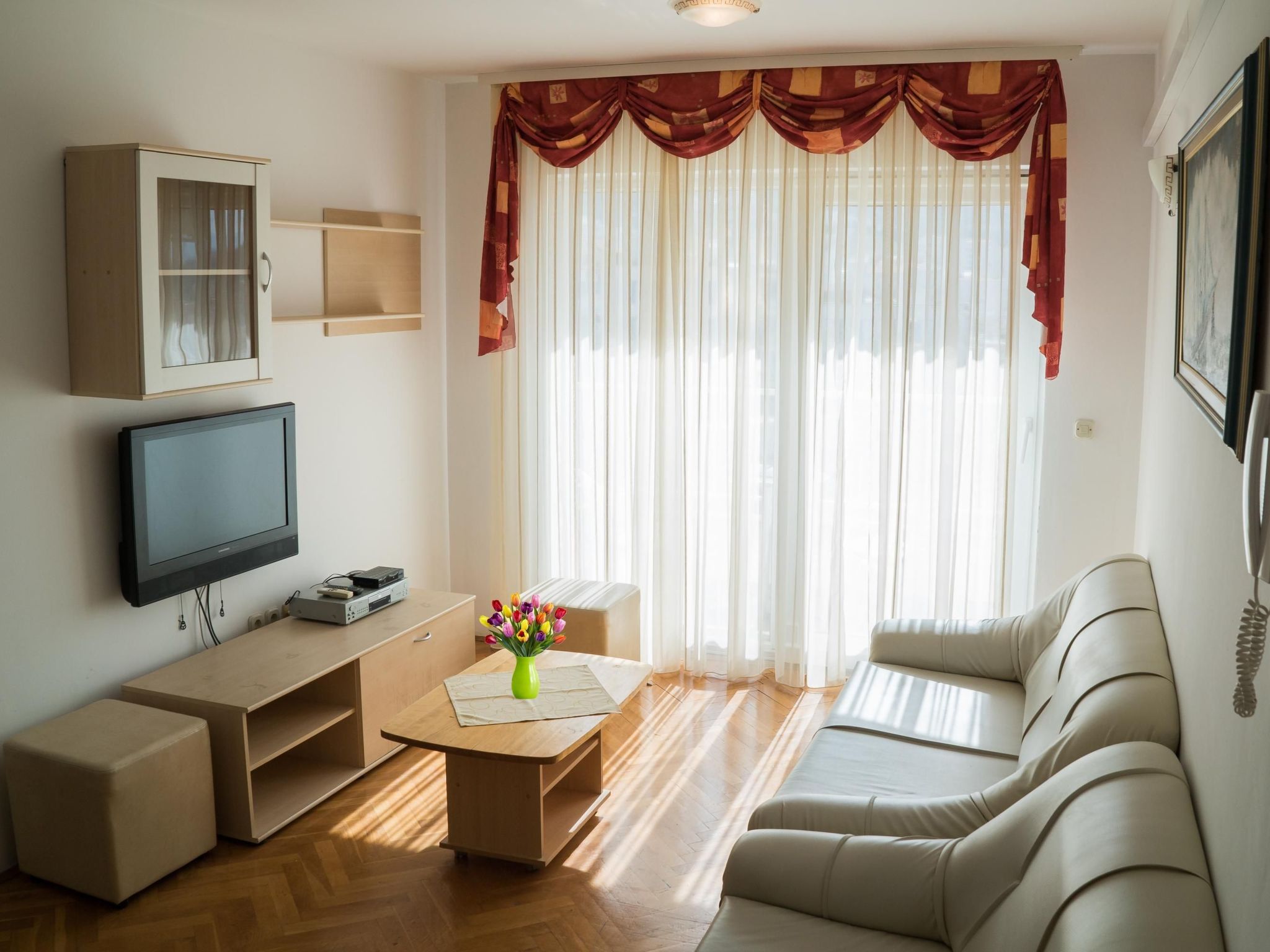 Große Wohnung in Donja Luka mit Eigenem Balkon und Meerblick-Dedans