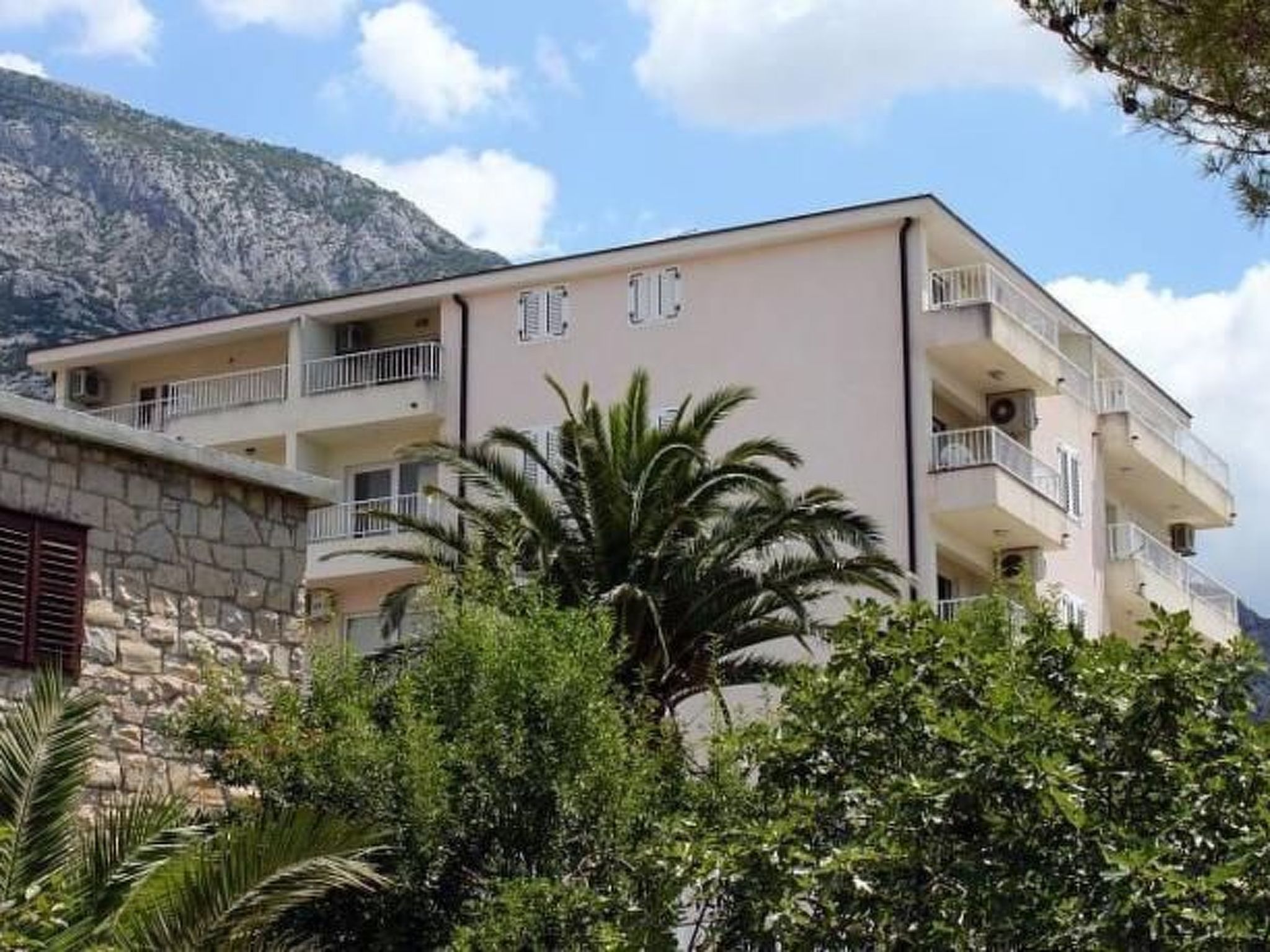 Große Wohnung in Donja Luka mit Eigenem Balkon und Meerblick-Dehors