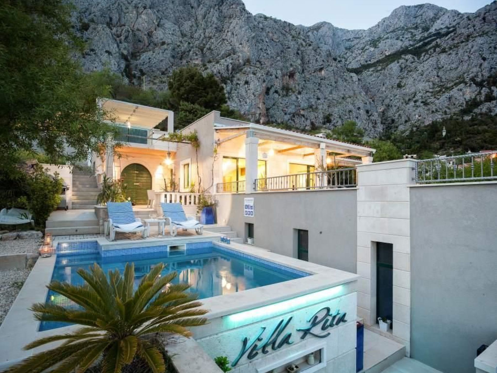 "Villa Rita" mit Blick auf das Wasser – Makarska – Mitteldalmatien