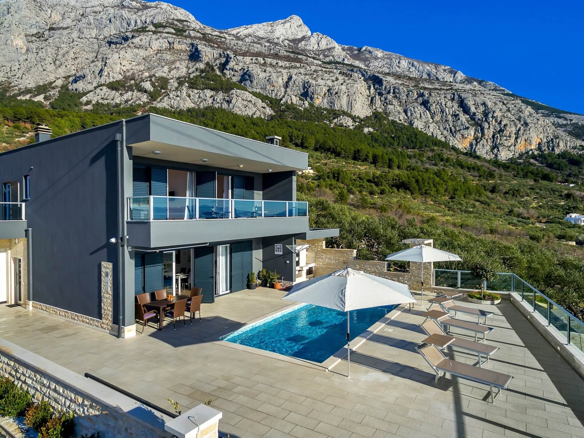 Villa Infinite mit Schwimmbad und Meerblick