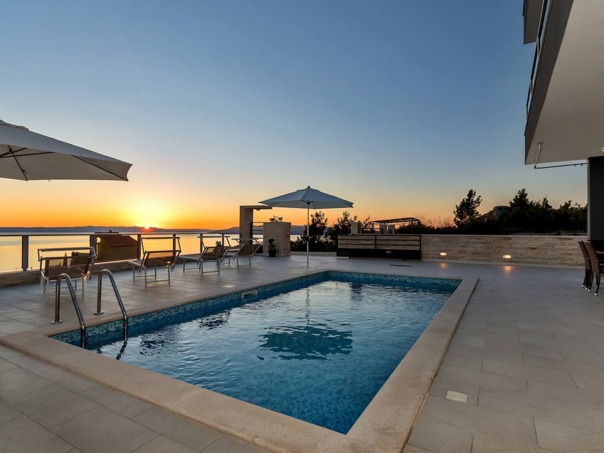 Villa Infinite mit Schwimmbad und Meerblick-Image-tags.info