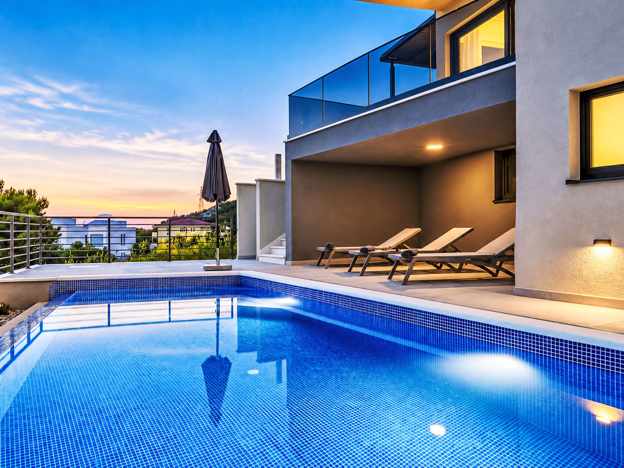 Villa Vip in Makarska mit beheiztem Pool und 4 Schafzimmern — Pool Outdoor (3 of 23)