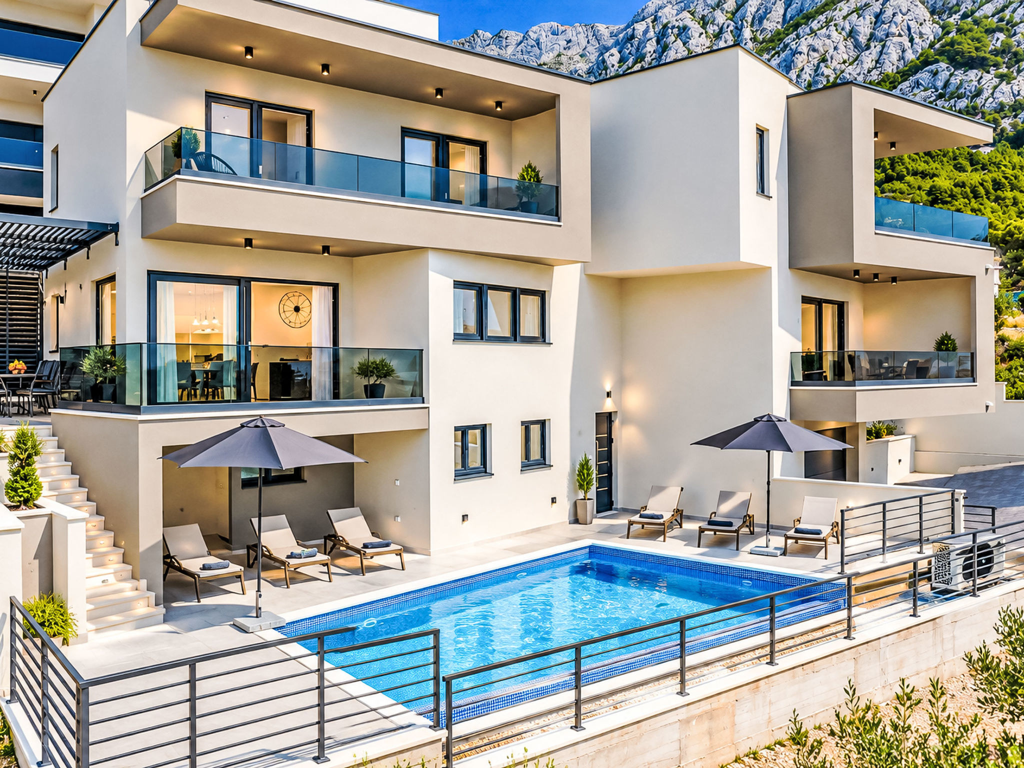 Villa Vip in Makarska mit beheiztem Pool und 4 Schafzimmern
