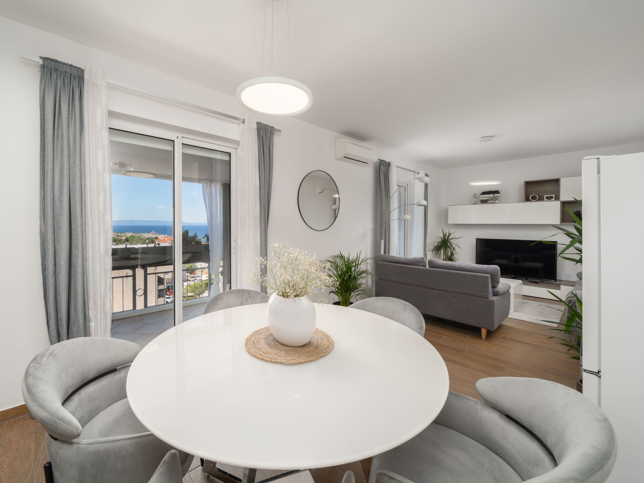 Ana mit atemberaubendem Meerblick - Image-tags.info