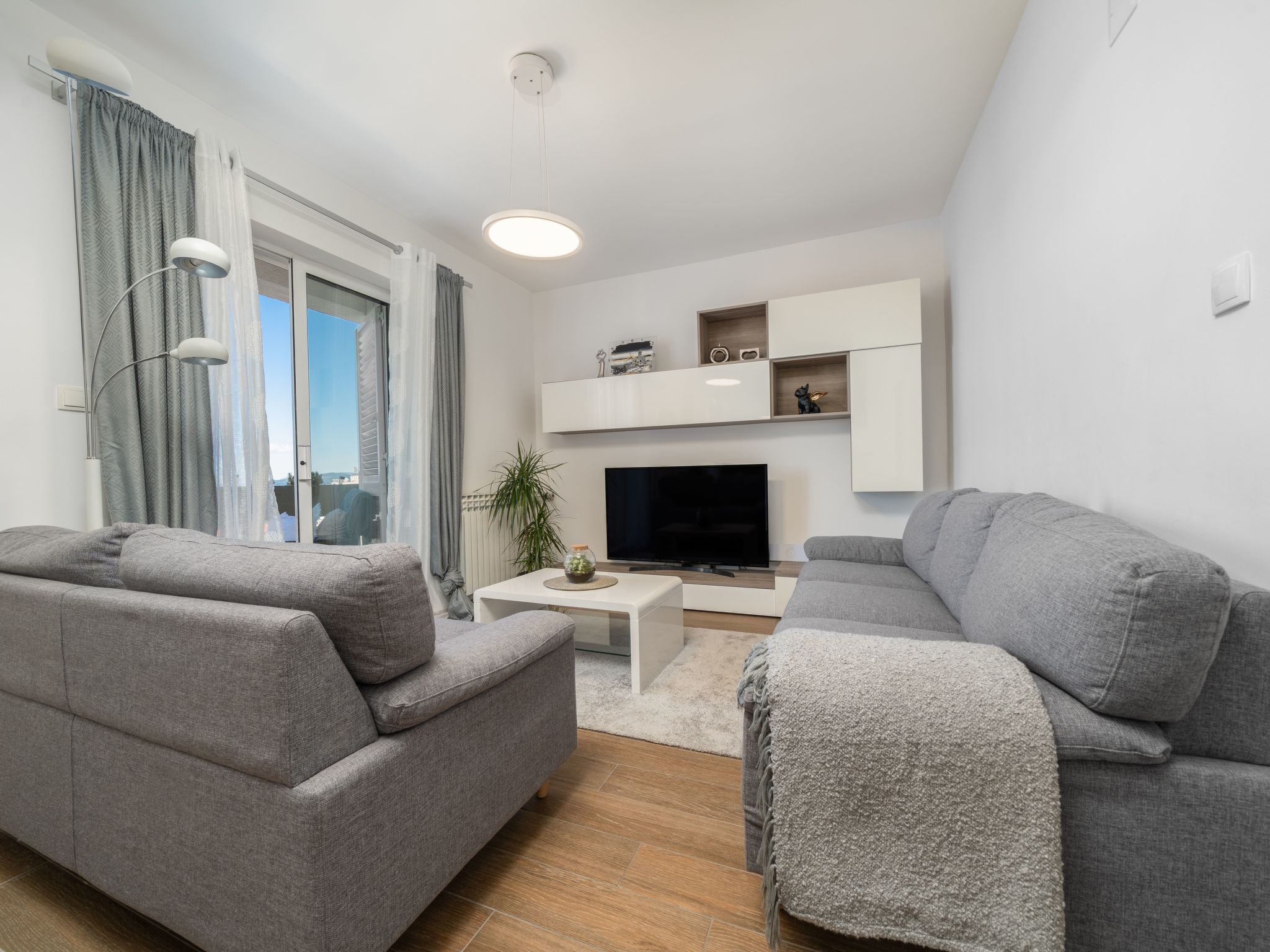 Ana mit atemberaubendem Meerblick - Image-tags.info