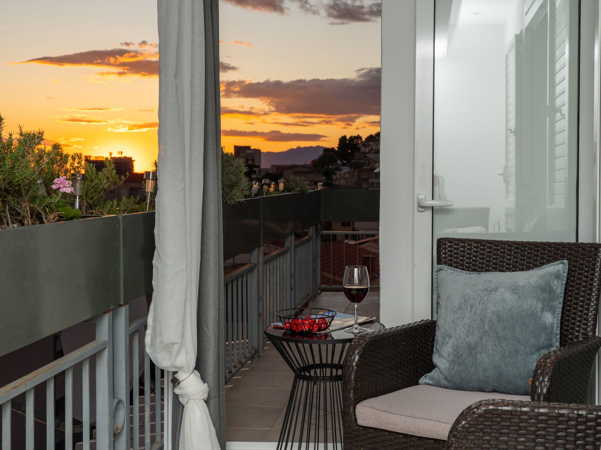 Ana mit atemberaubendem Meerblick - Image-tags.info