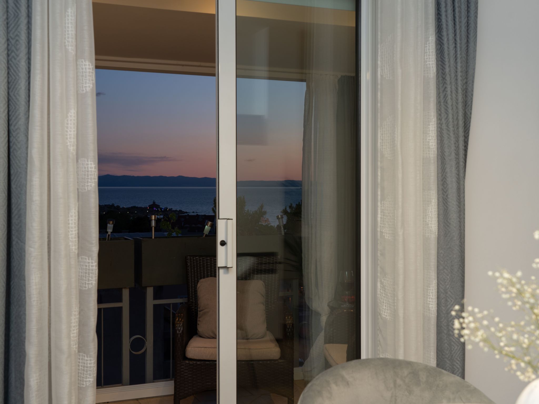 Ana mit atemberaubendem Meerblick - Image-tags.info