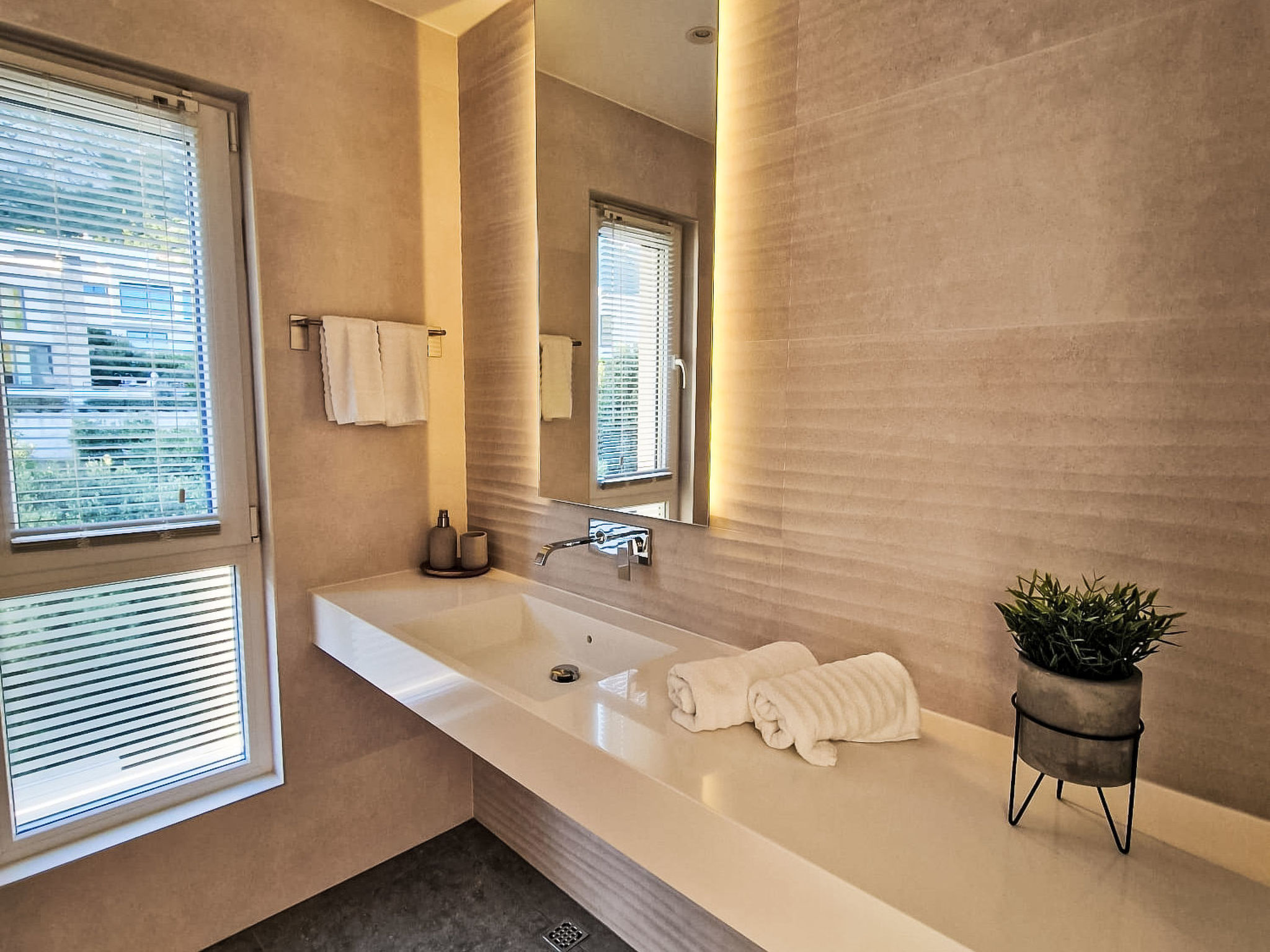 Moderne Villa mit Infinity-Pool im Bergdorf Veliko Brdo - Binnen