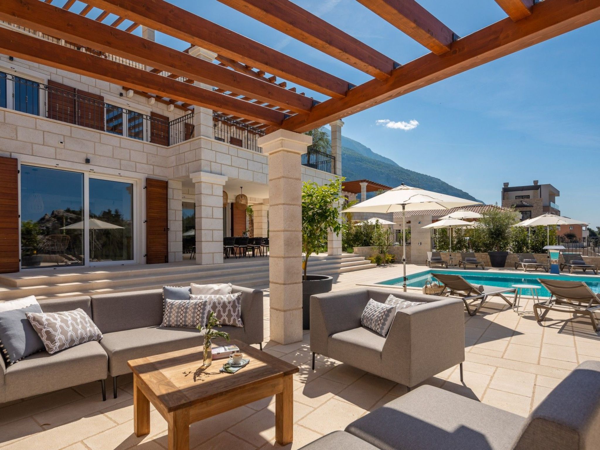 Villa Salvina mit beheiztem Pool-Inside