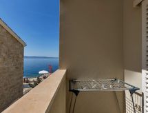 Vrijstaand appartement aan zee in Tučepi met balkon en airco - thumbnail 3