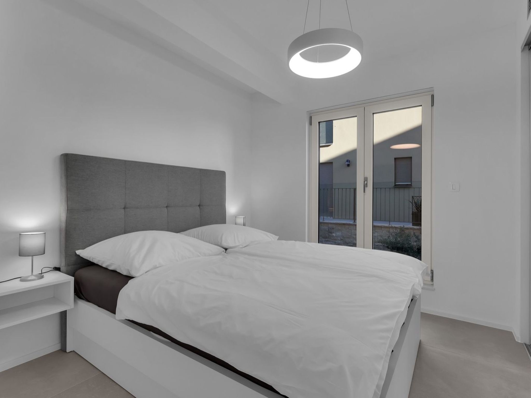 Apartman DeLux with private pool-Binnen