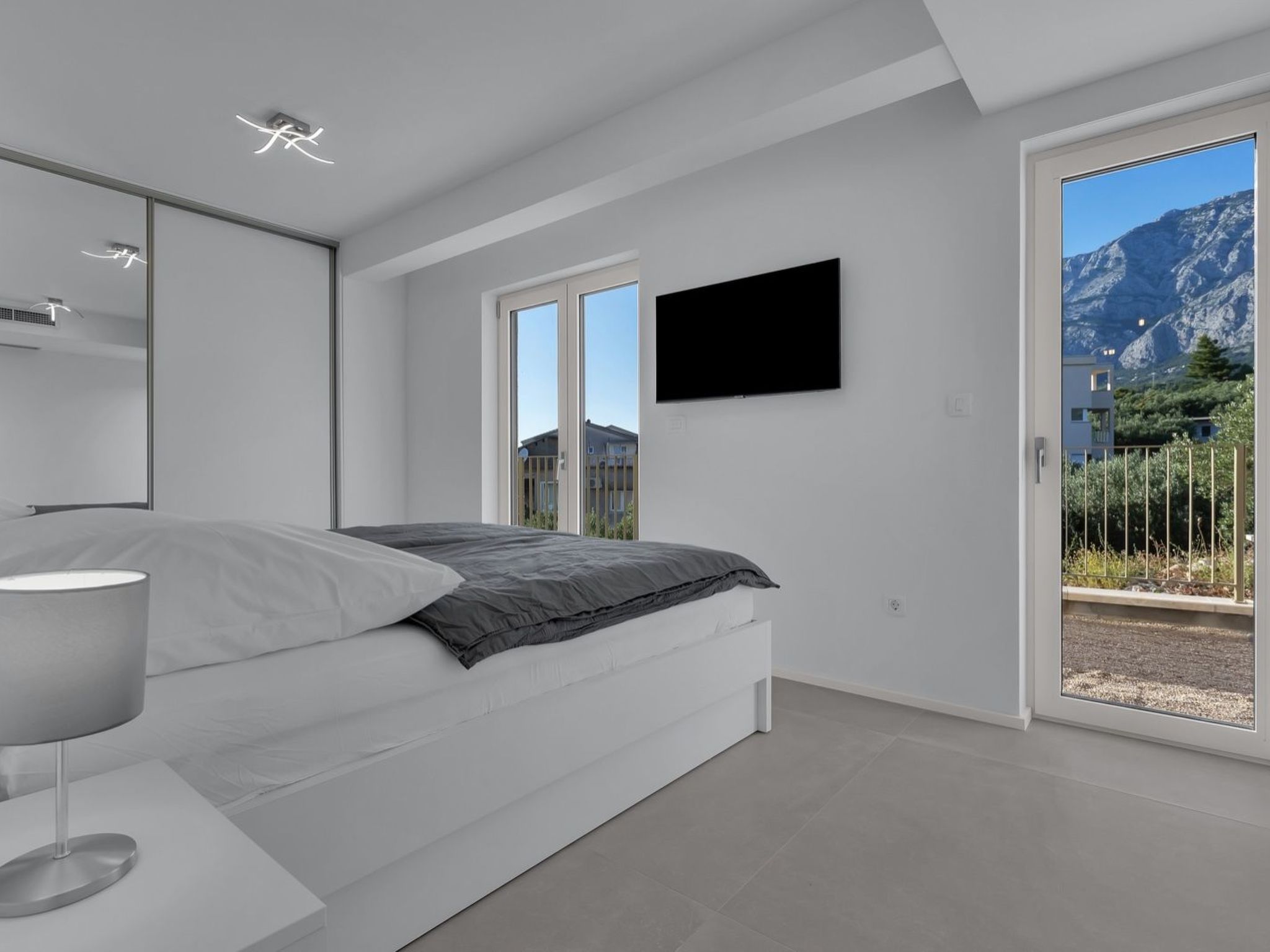 Apartman DeLux with private pool-Binnen