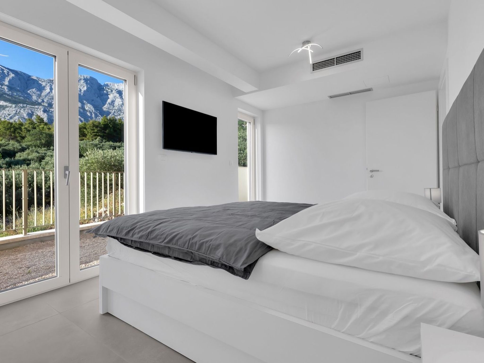 Apartman DeLux with private pool-Binnen