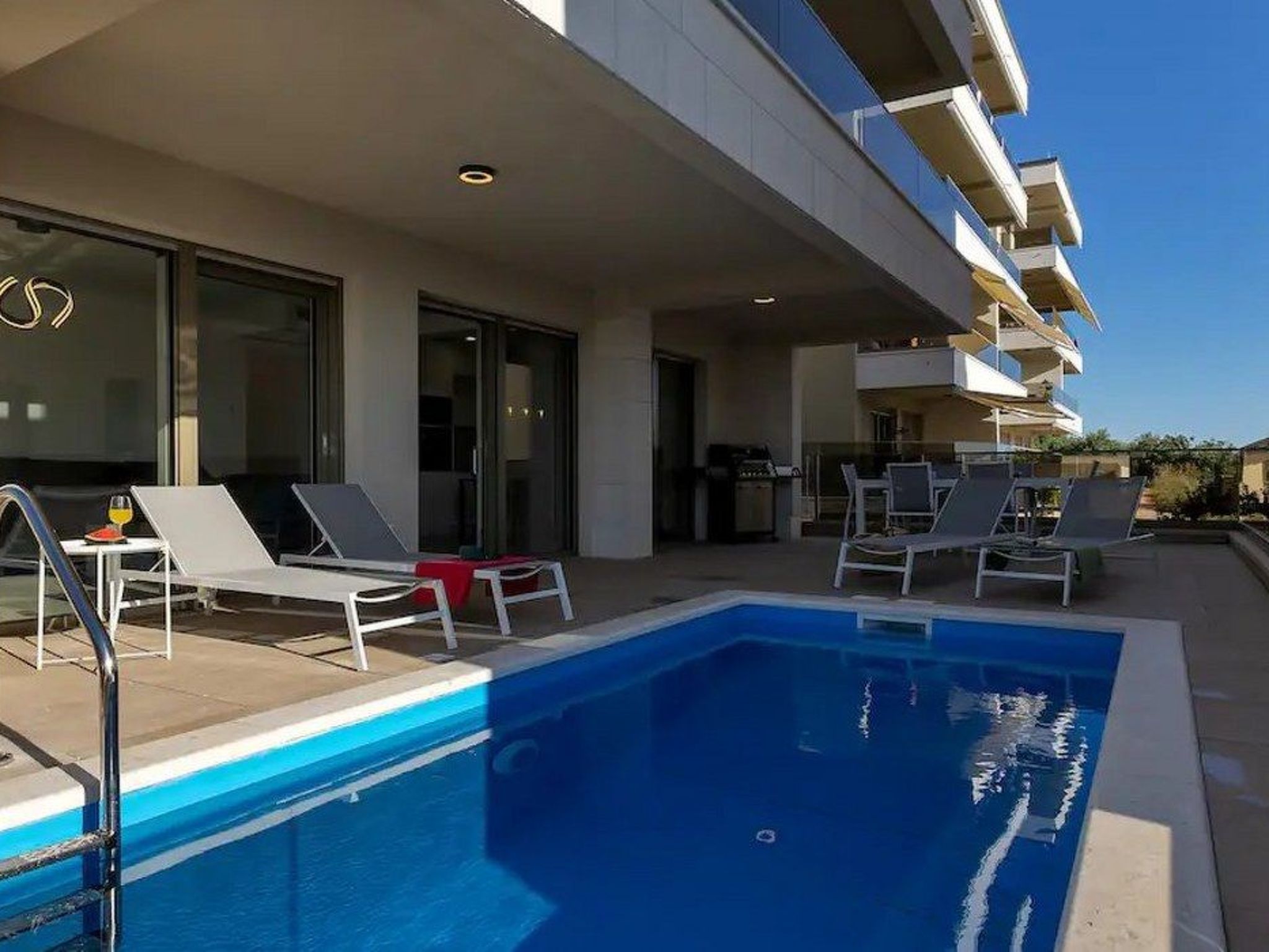 Apartman DeLux with private pool-Binnen