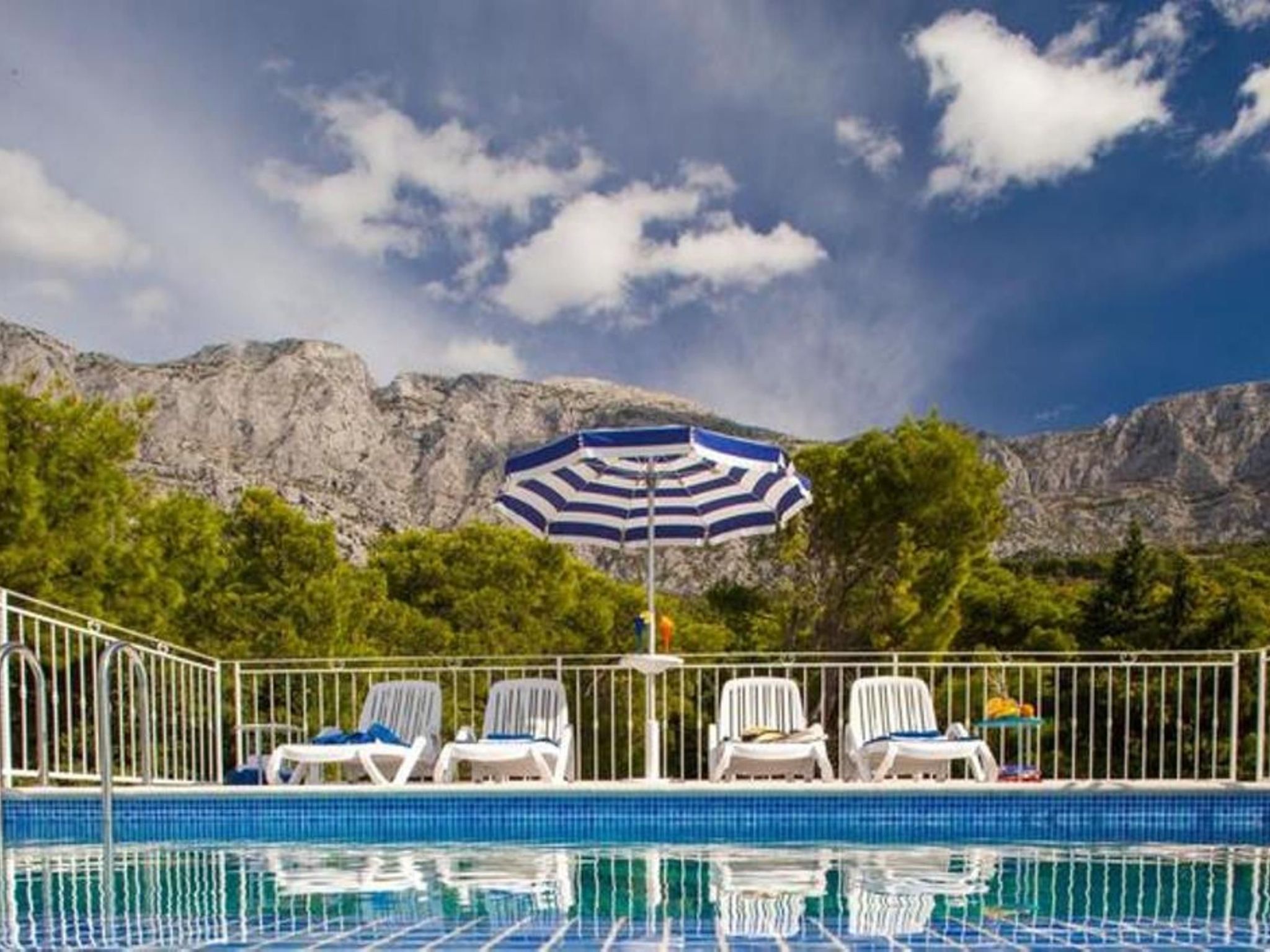 Villa Vanela mit Pool und herrlichem Meerblick-Binnen