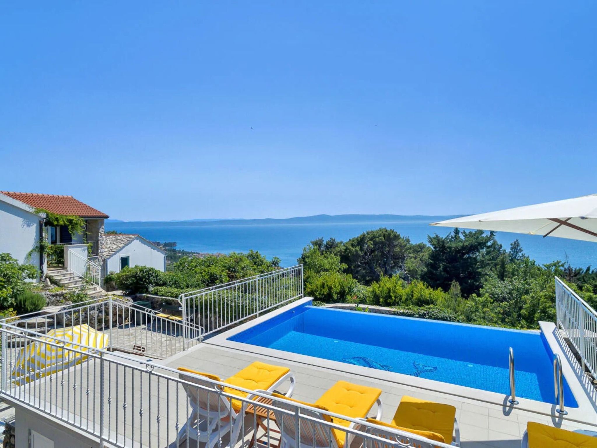 Villa Vanela mit Pool und herrlichem Meerblick-Binnen