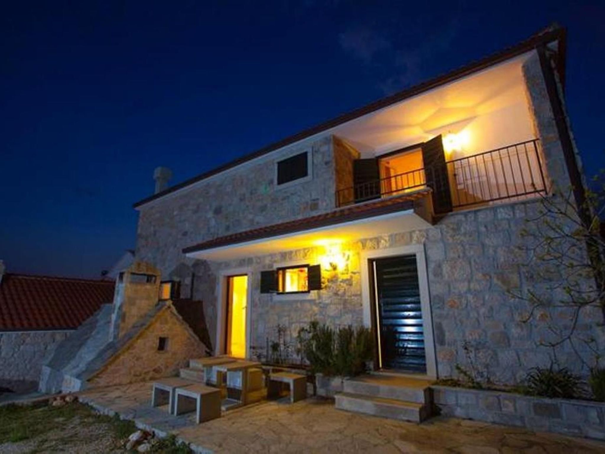 Villa Vanela mit Pool und herrlichem Meerblick-Binnen