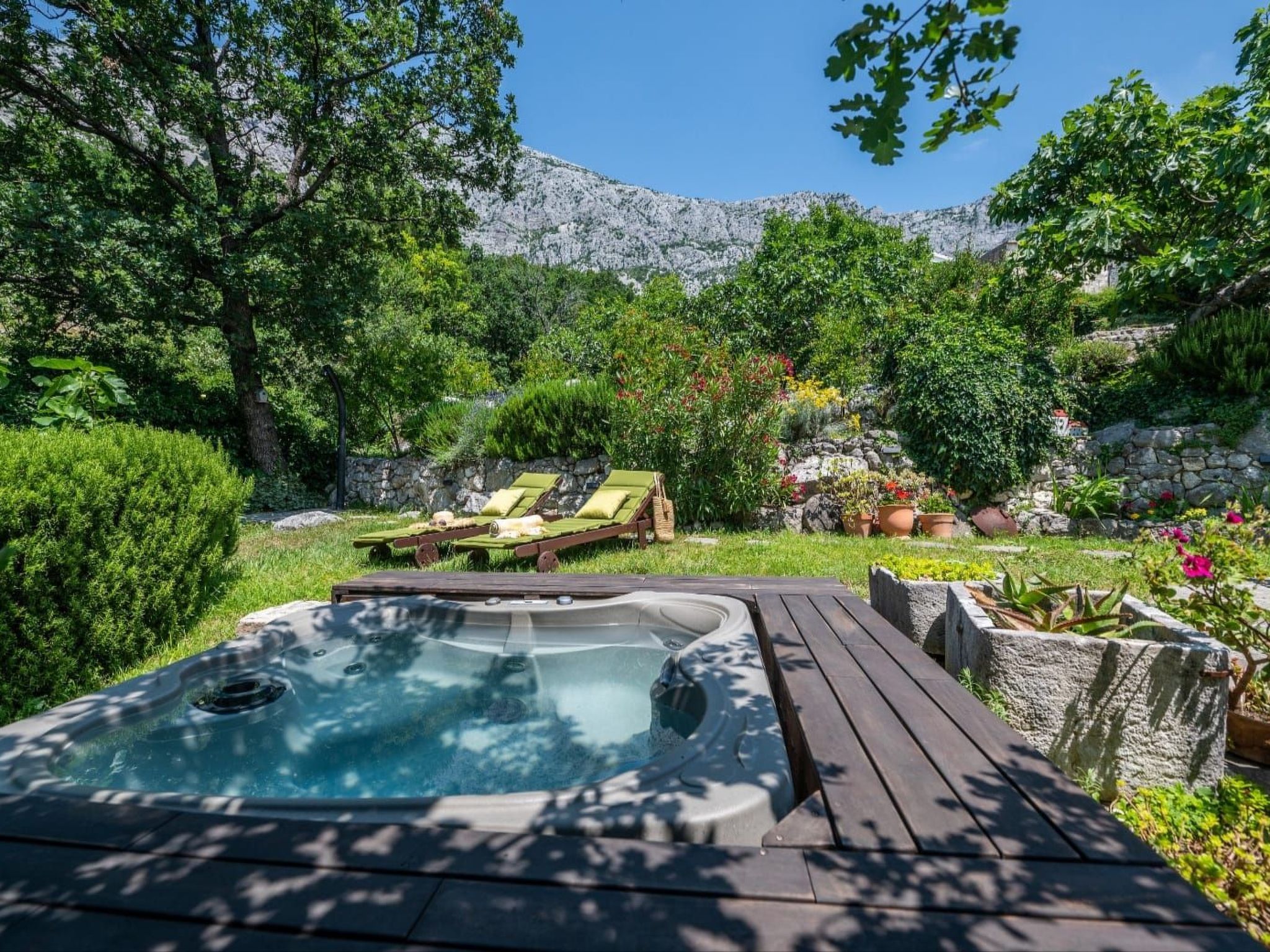 Nona mit Whirpoool und Meerblick