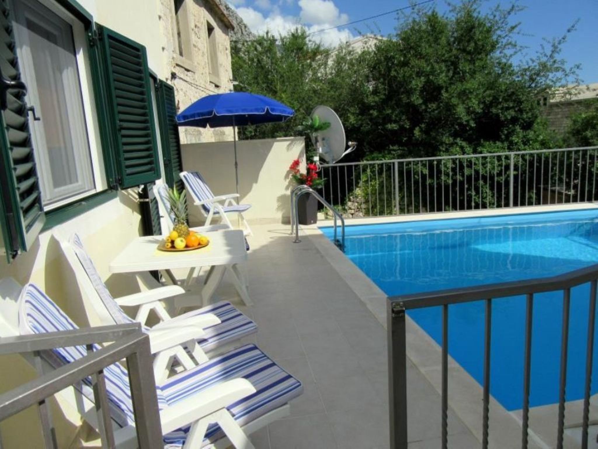 Maja mit Pool und herrlichem Meerblick-Dedans