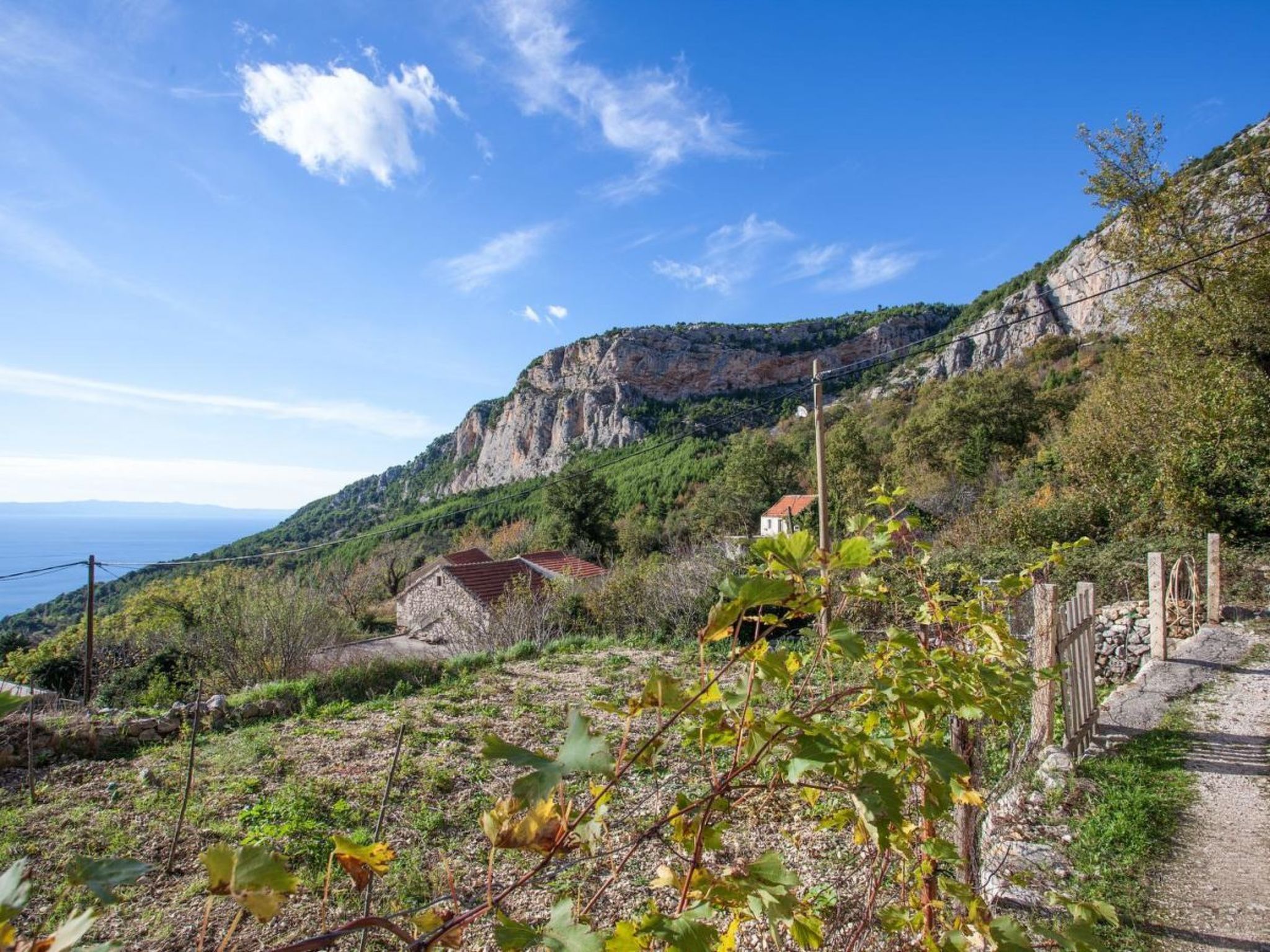 Maja mit Pool und herrlichem Meerblick