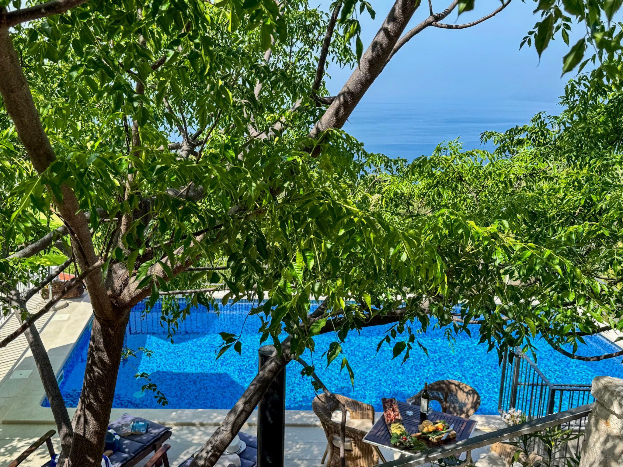 Charmantes Steinhaus mit Pool und Meerblick-Drinnen