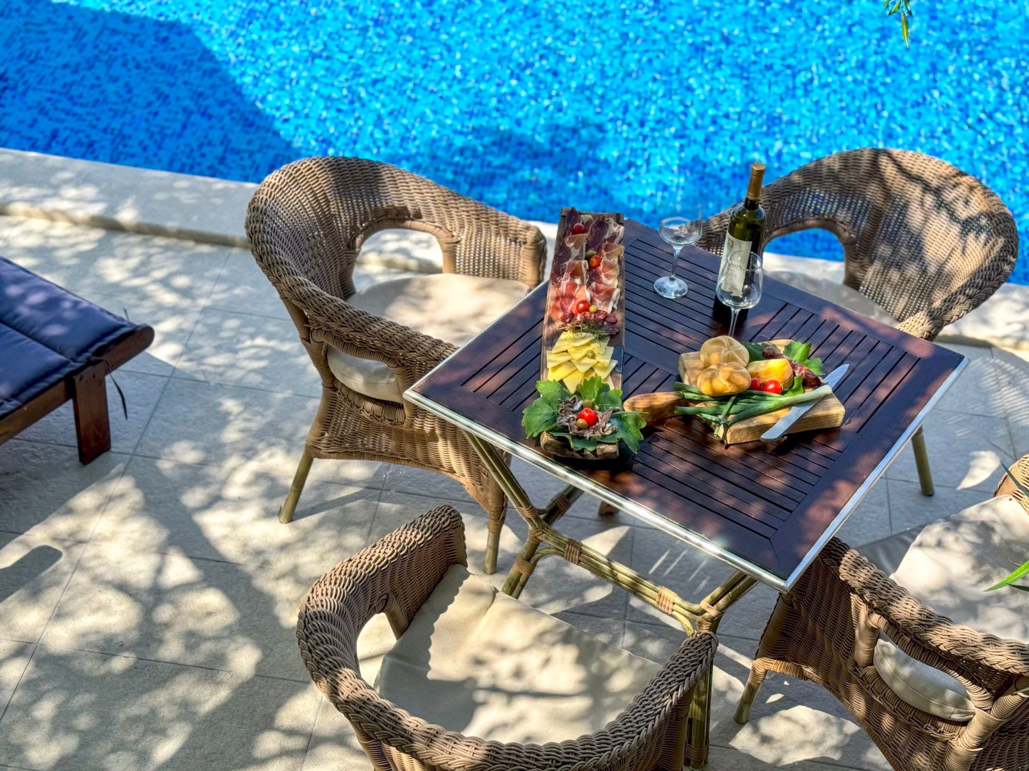 Charmantes Steinhaus mit Pool und Meerblick-Drinnen