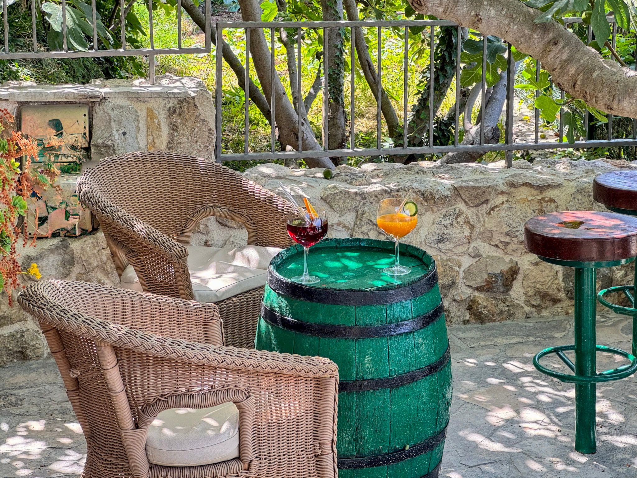 Charmantes Steinhaus mit Pool und Meerblick-Drinnen