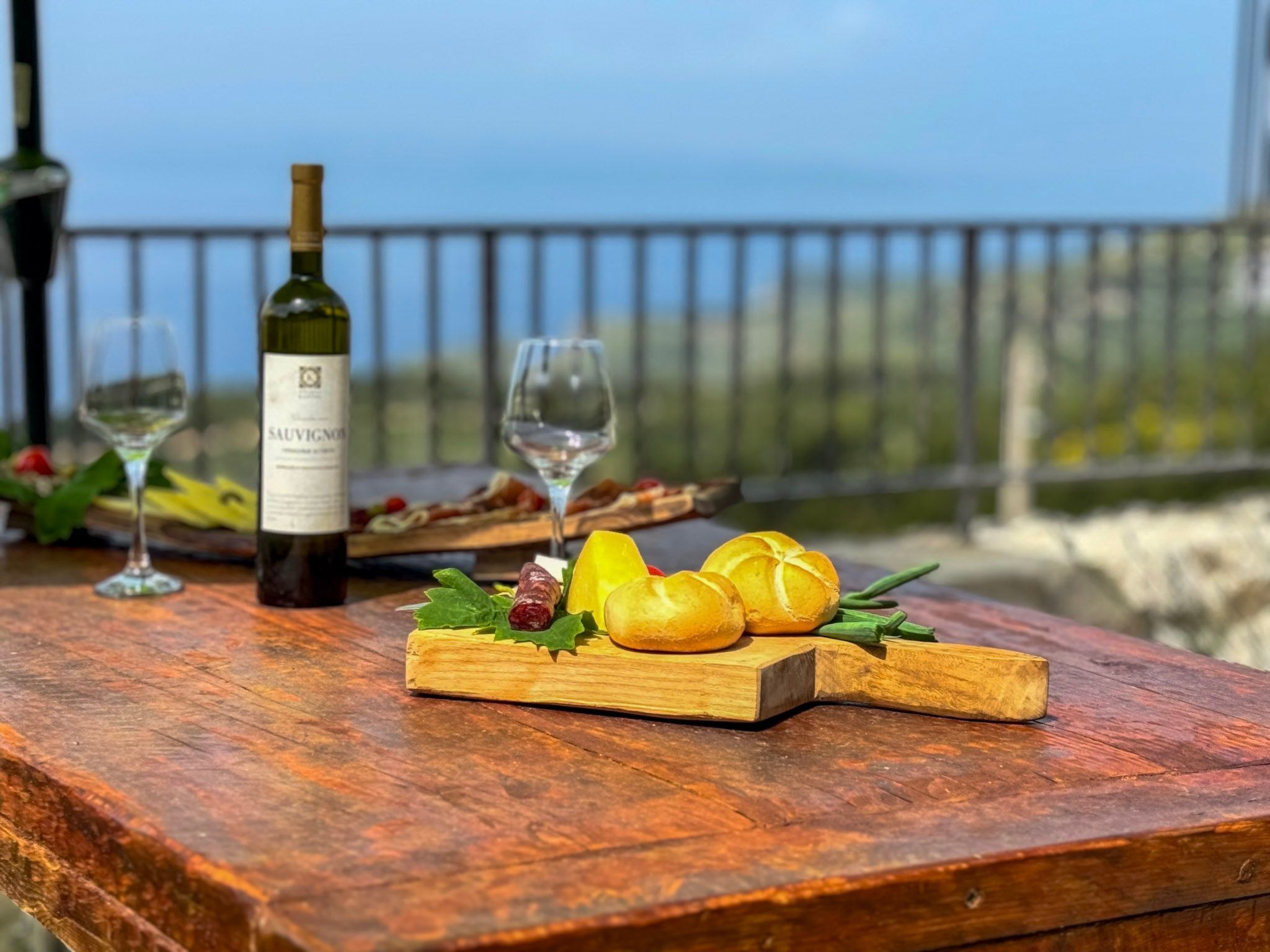 Charmantes Steinhaus mit Pool und Meerblick-Drinnen