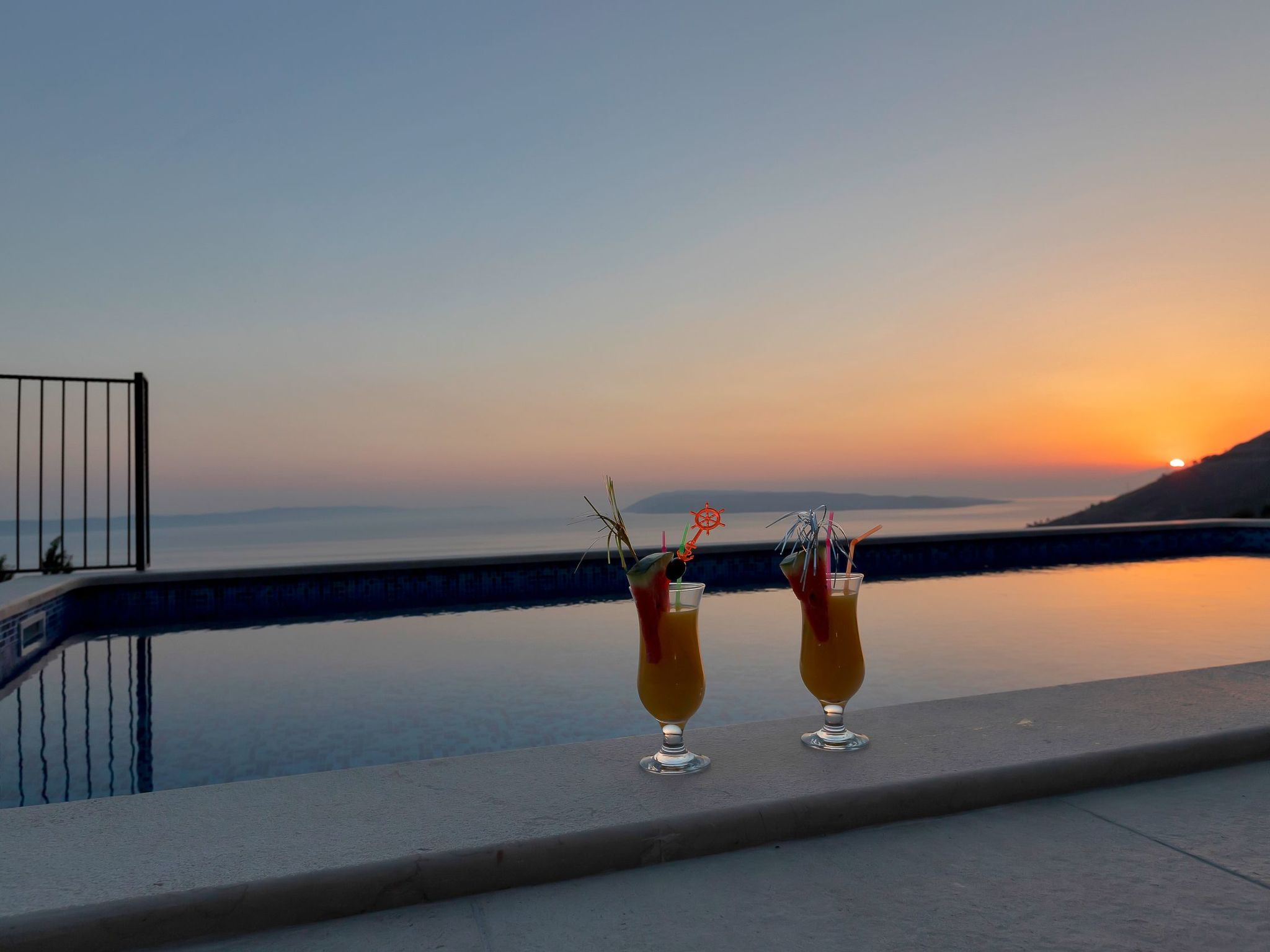 Charmantes Steinhaus mit Pool und Meerblick-Drinnen