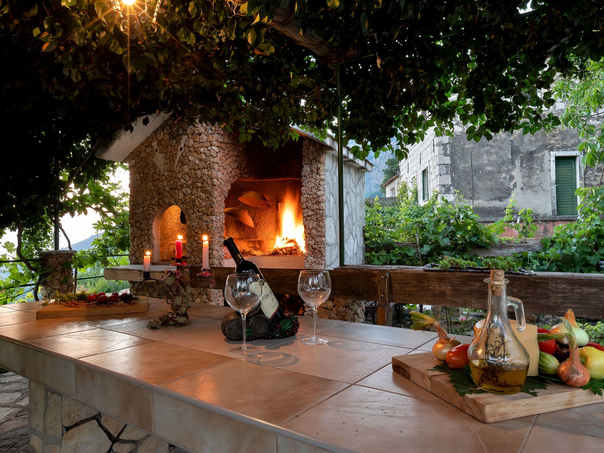 Charmantes Steinhaus mit Pool und Meerblick-Drinnen