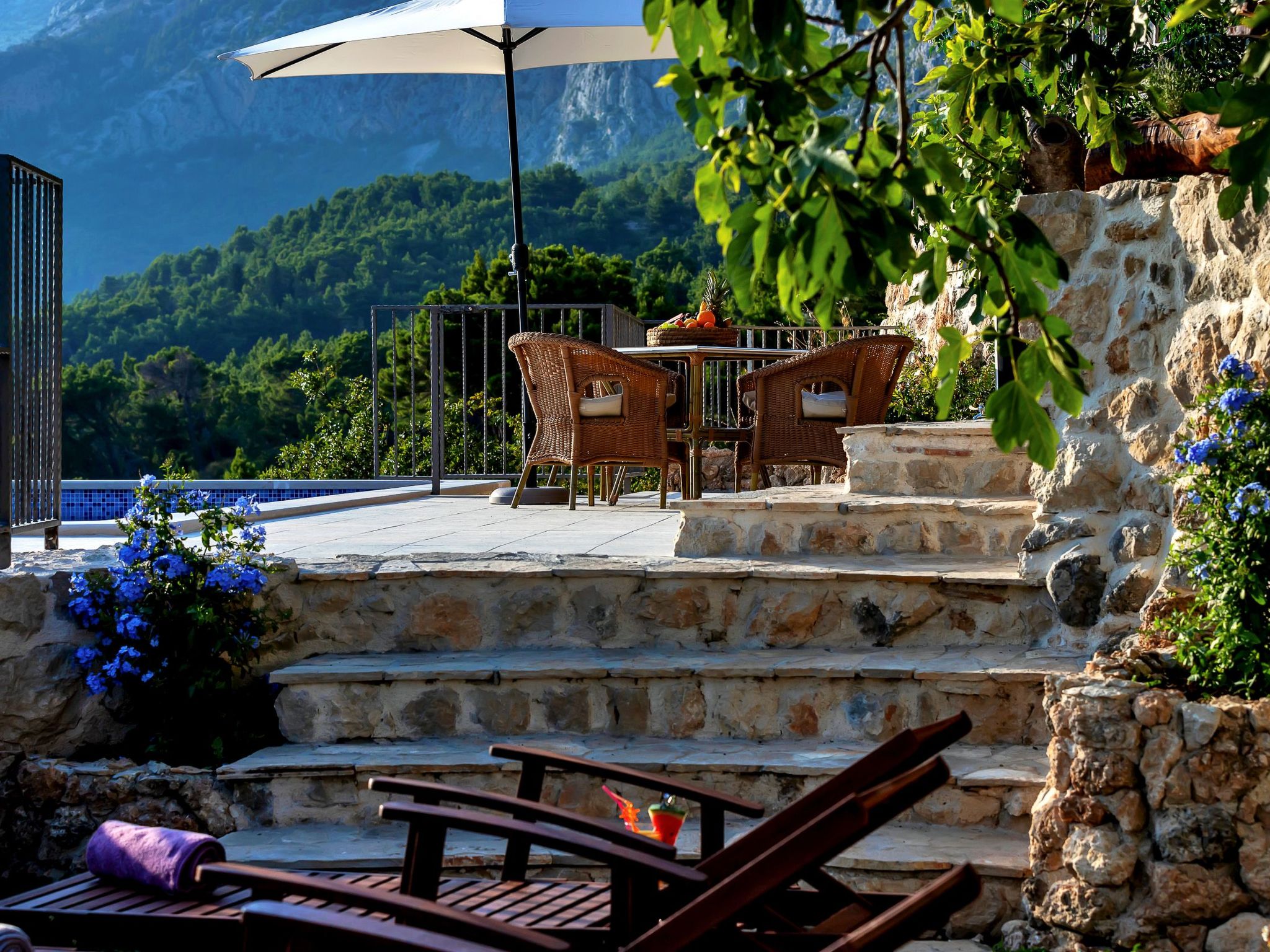 Charmantes Steinhaus mit Pool und Meerblick-Drinnen