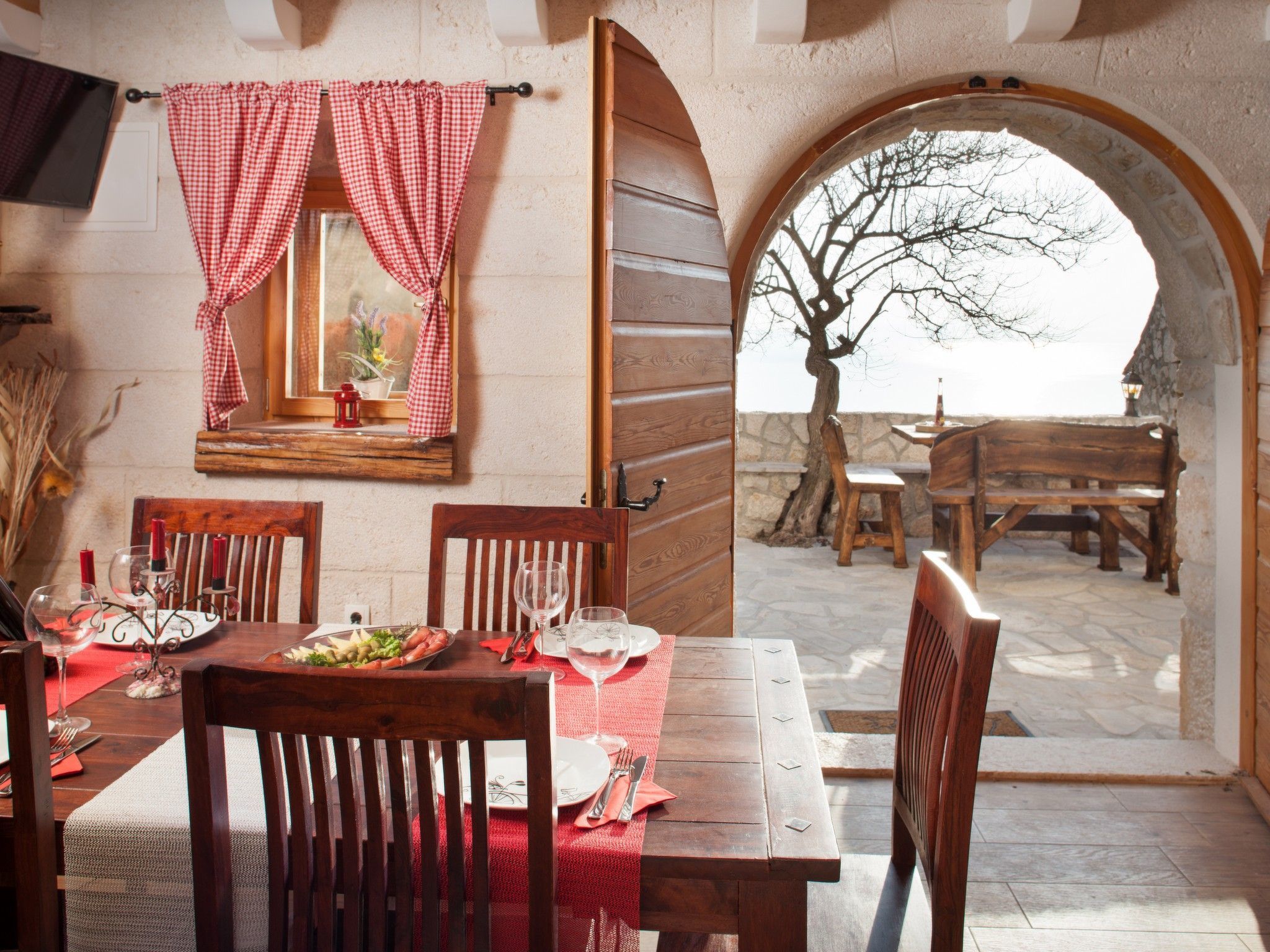 Charmantes Steinhaus mit Pool und Meerblick