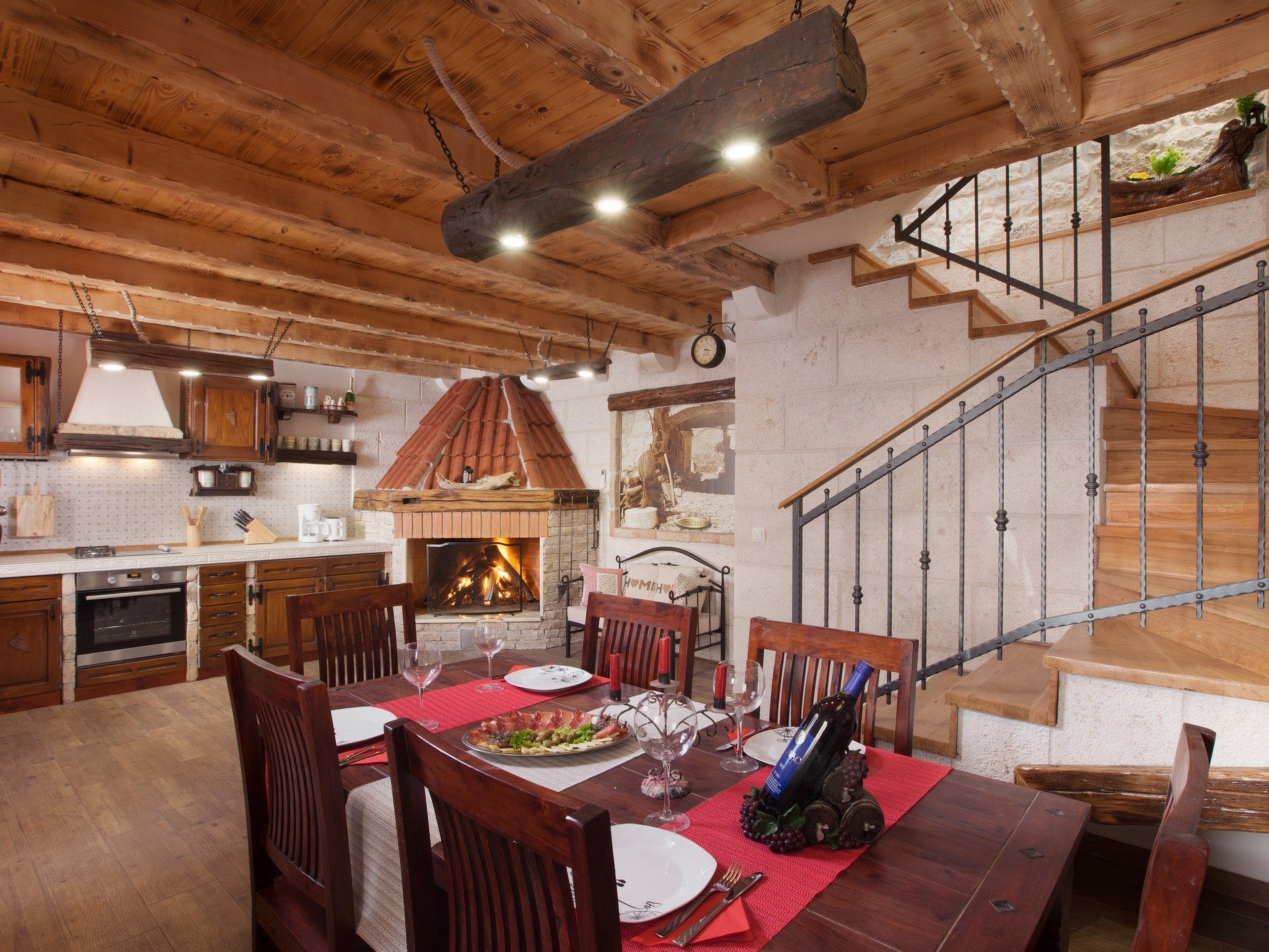 Charmantes Steinhaus mit Pool und Meerblick-Drinnen