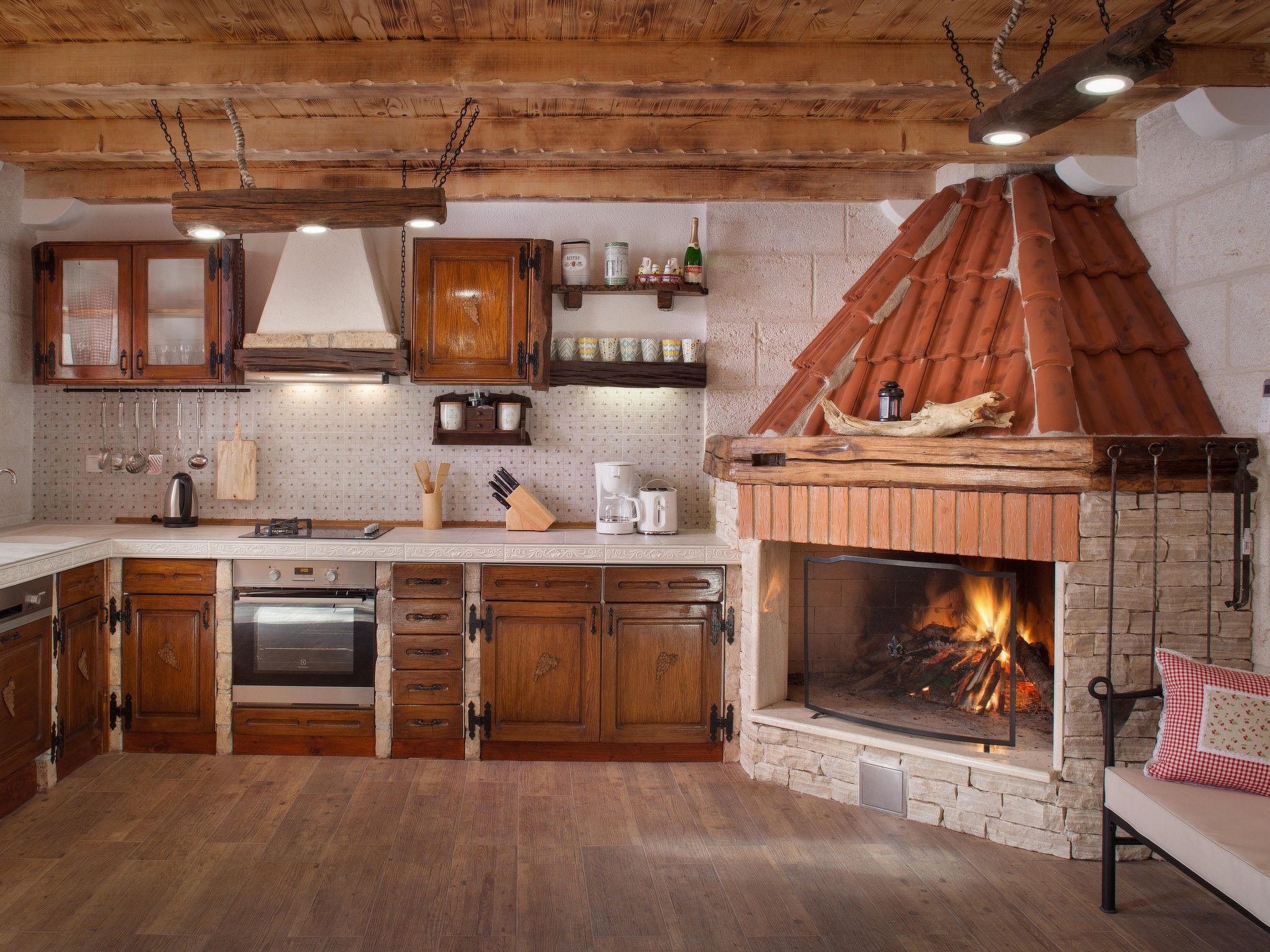 Charmantes Steinhaus mit Pool und Meerblick-Drinnen