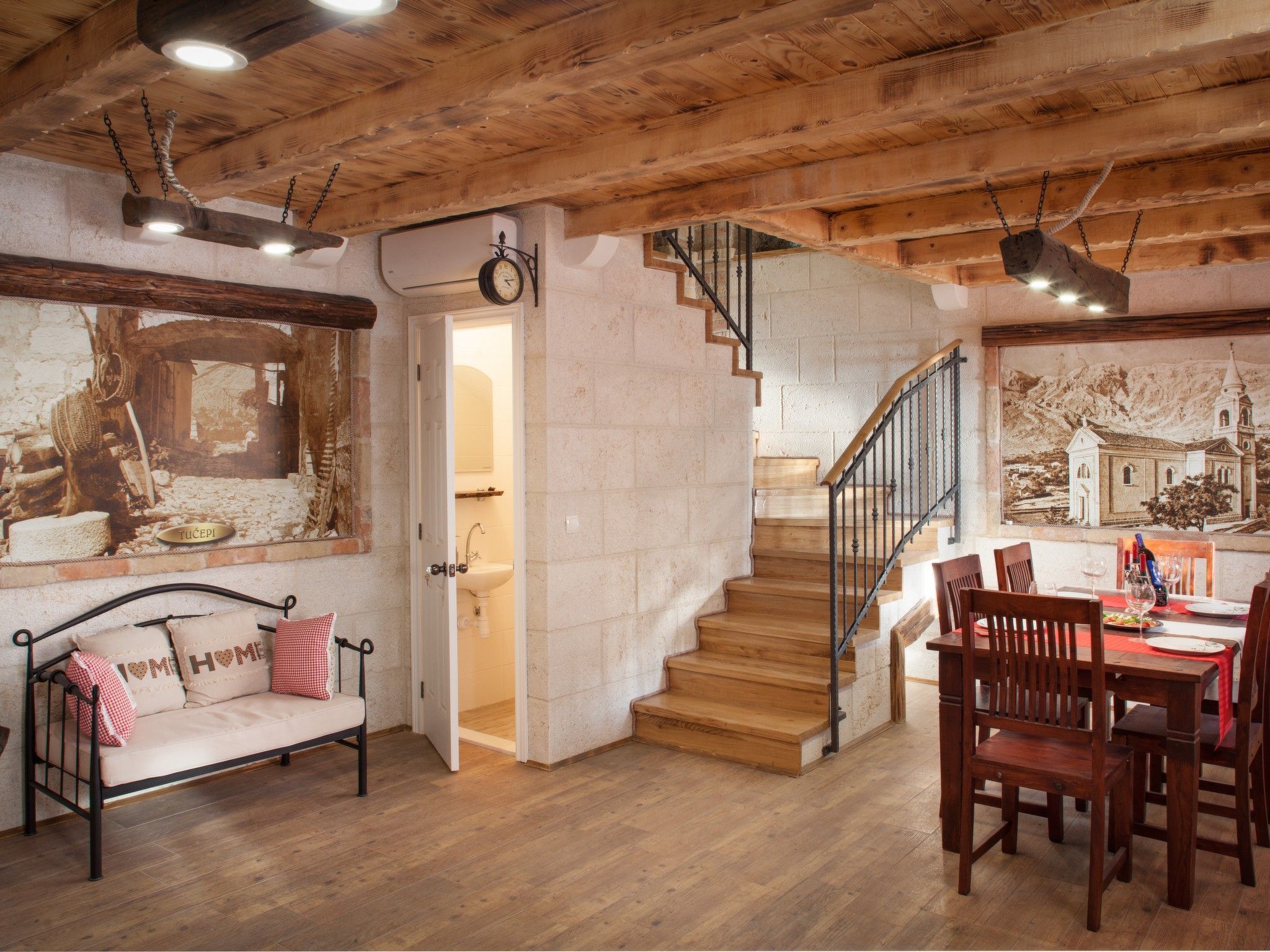 Charmantes Steinhaus mit Pool und Meerblick-Drinnen