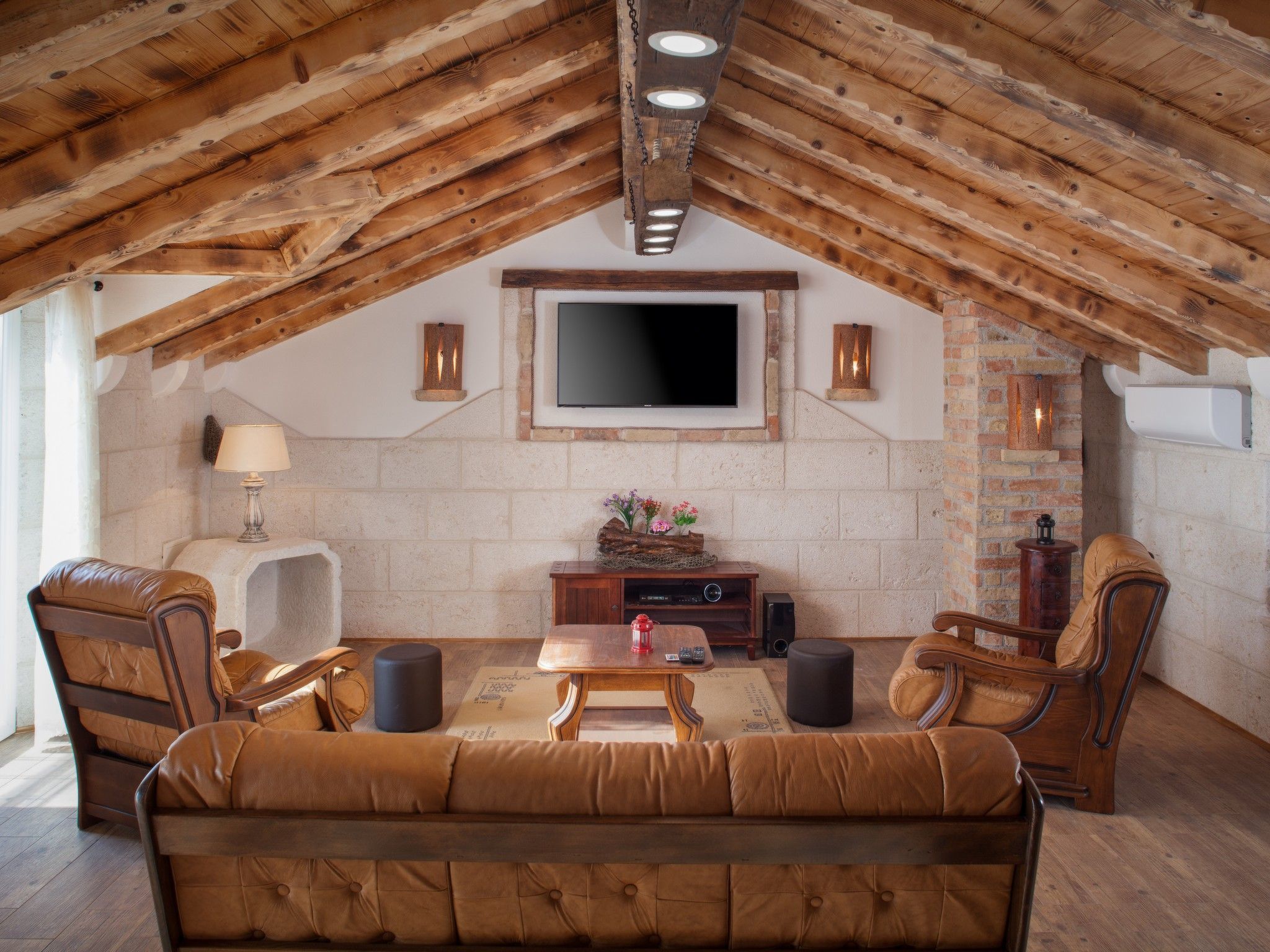 Charmantes Steinhaus mit Pool und Meerblick-Drinnen