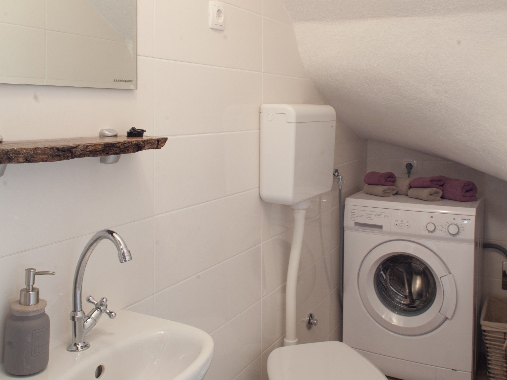 Charmantes Steinhaus mit Pool und Meerblick-Drinnen