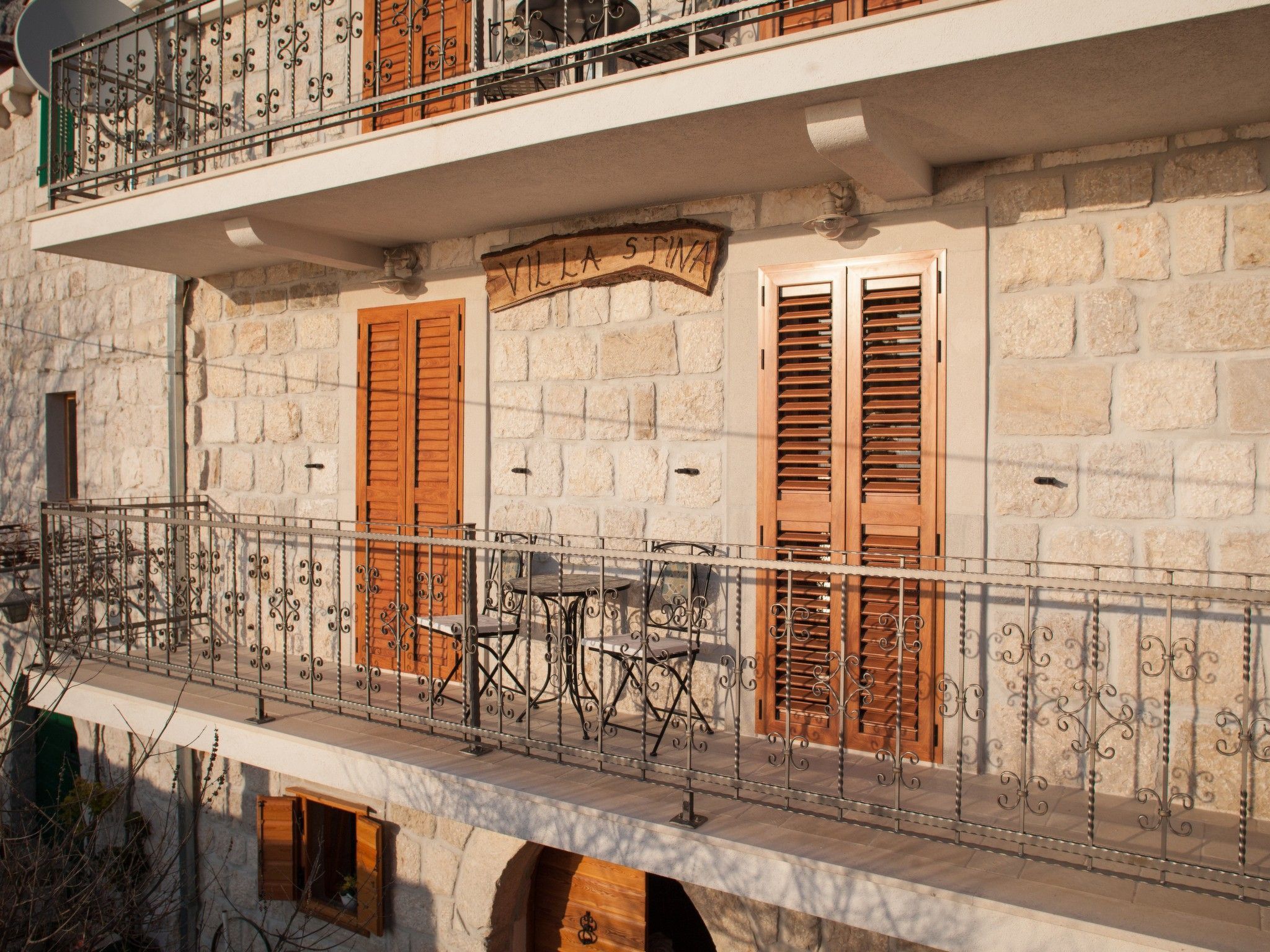 Charmantes Steinhaus mit Pool und Meerblick-Drinnen