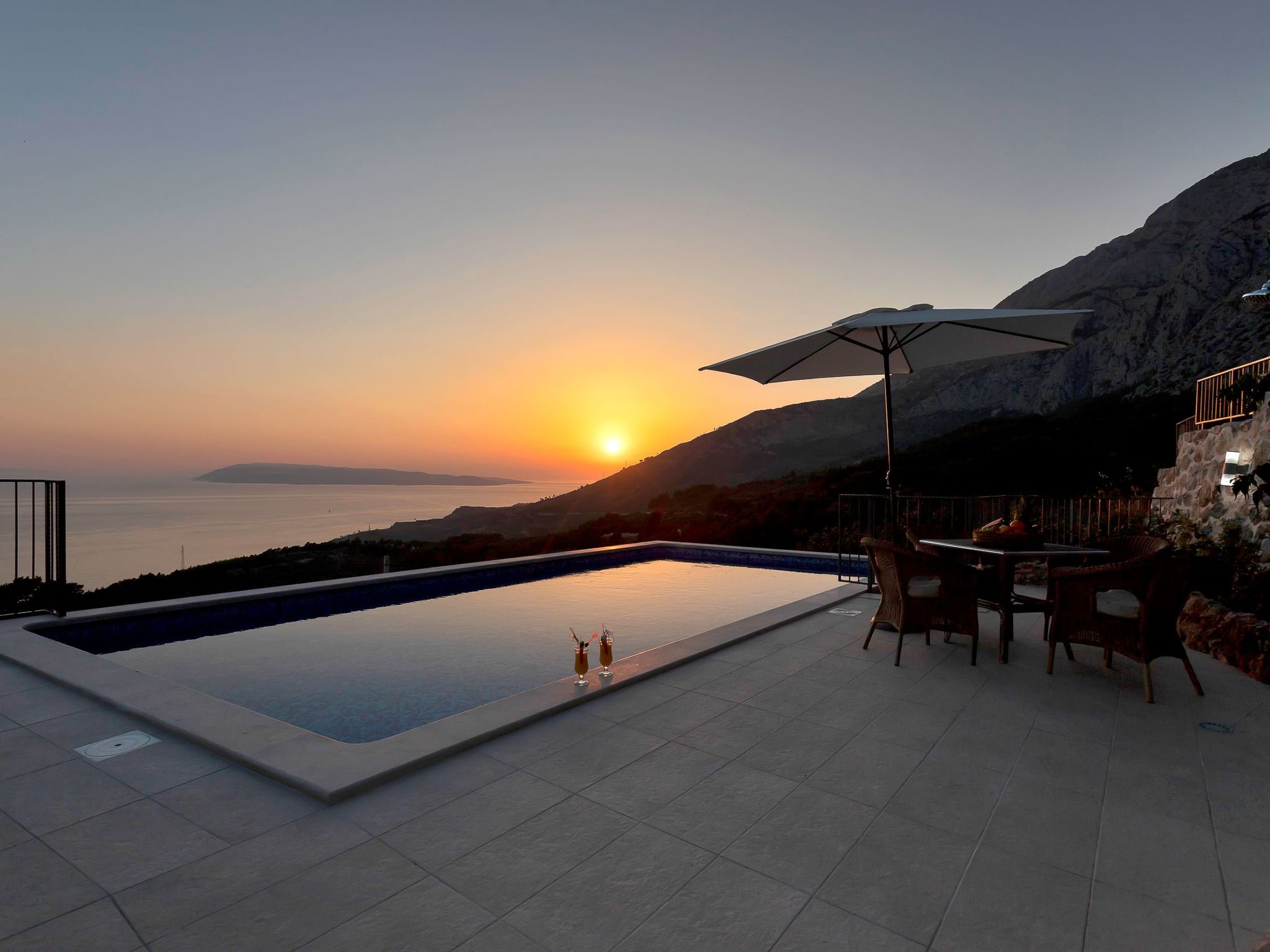 Charmantes Steinhaus mit Pool und Meerblick-Drinnen