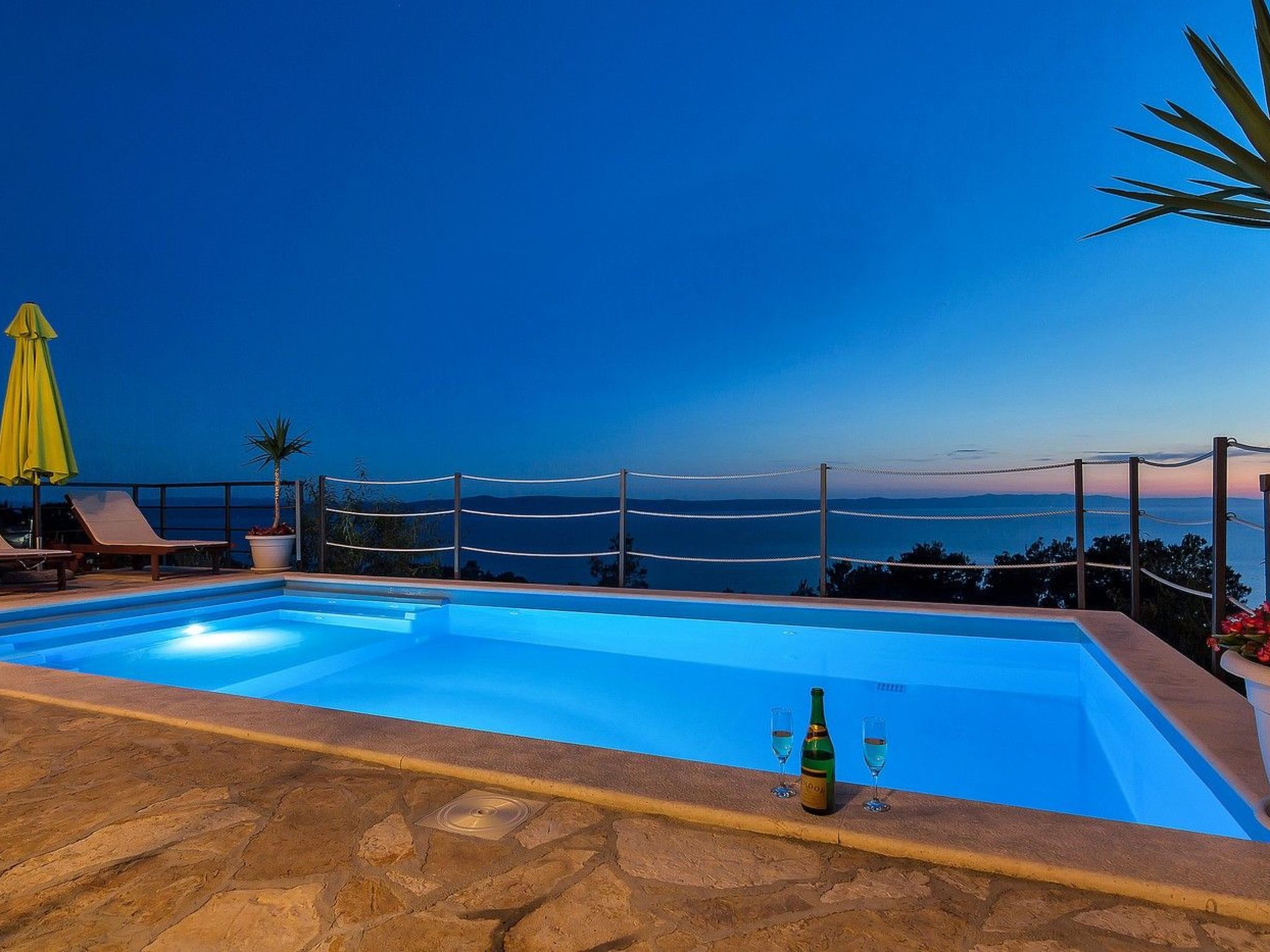 Renoviertes Ferienhaus in Tučepi mit Privatem Pool-Drinnen