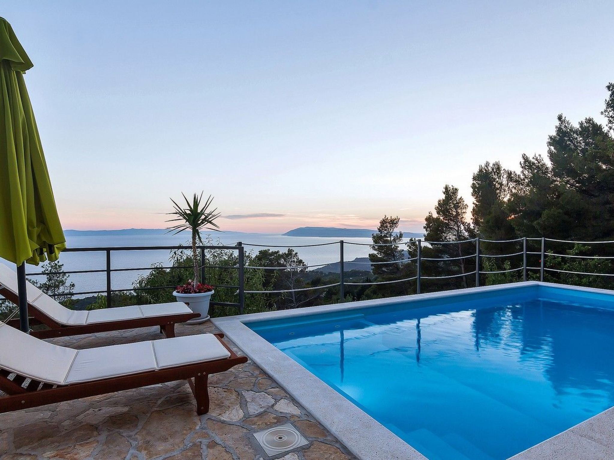 Renoviertes Ferienhaus in Tučepi mit Privatem Pool-Drinnen