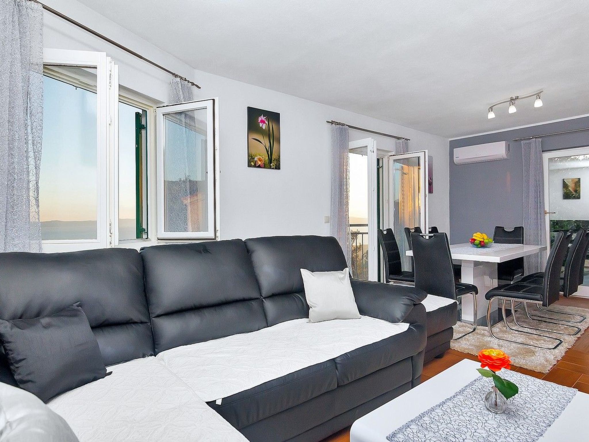 Renoviertes Ferienhaus in Tučepi mit Privatem Pool-Drinnen