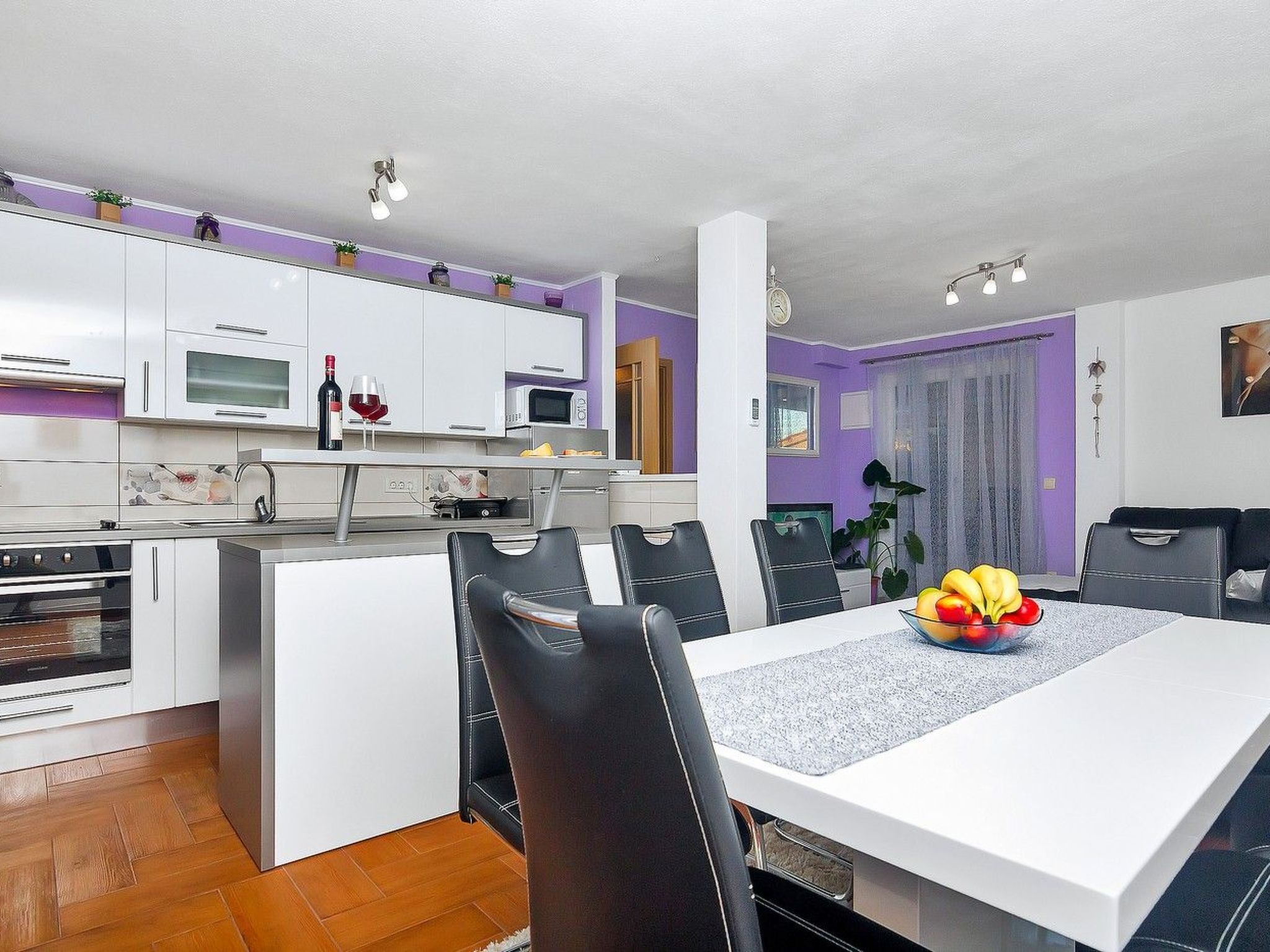 Renoviertes Ferienhaus in Tučepi mit Privatem Pool-Drinnen