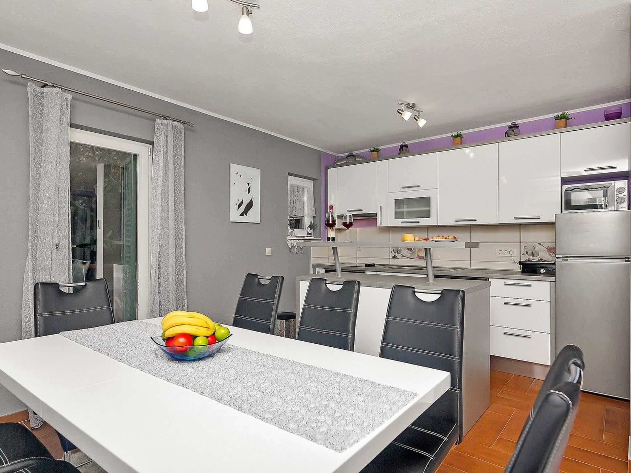 Renoviertes Ferienhaus in Tučepi mit Privatem Pool-Drinnen