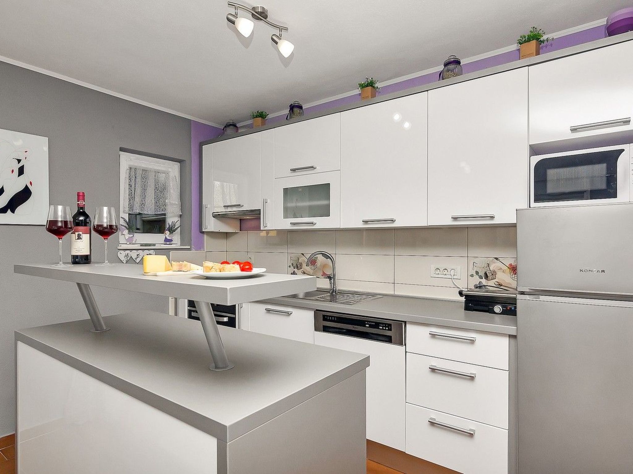 Renoviertes Ferienhaus in Tučepi mit Privatem Pool-Drinnen