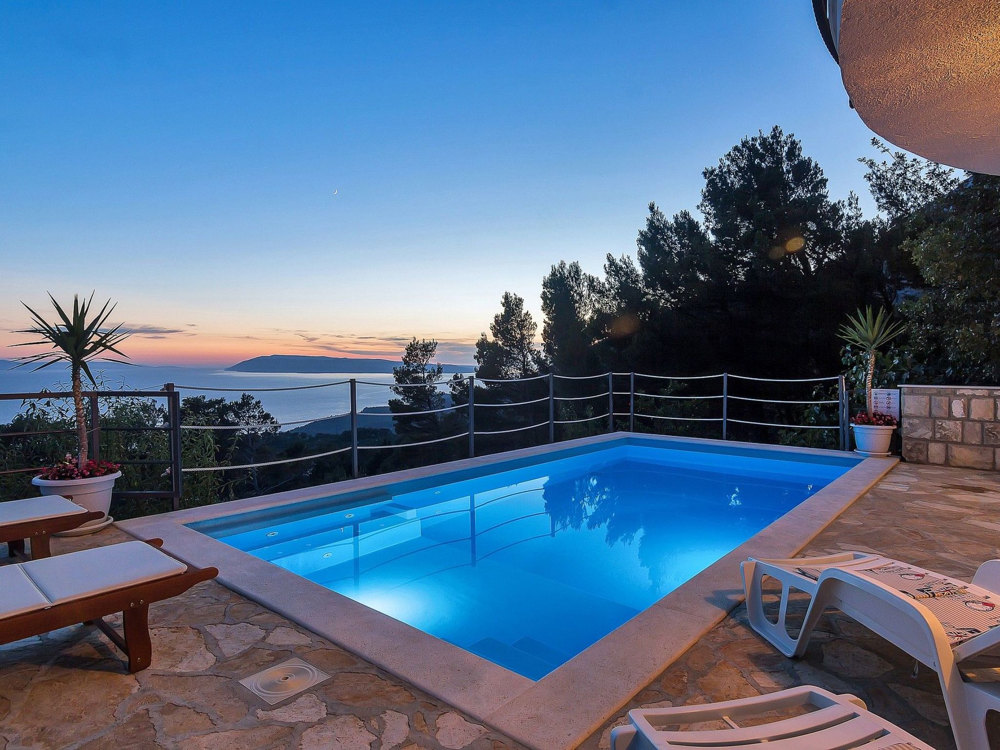 Renoviertes Ferienhaus in Tučepi mit Privatem Pool-Drinnen