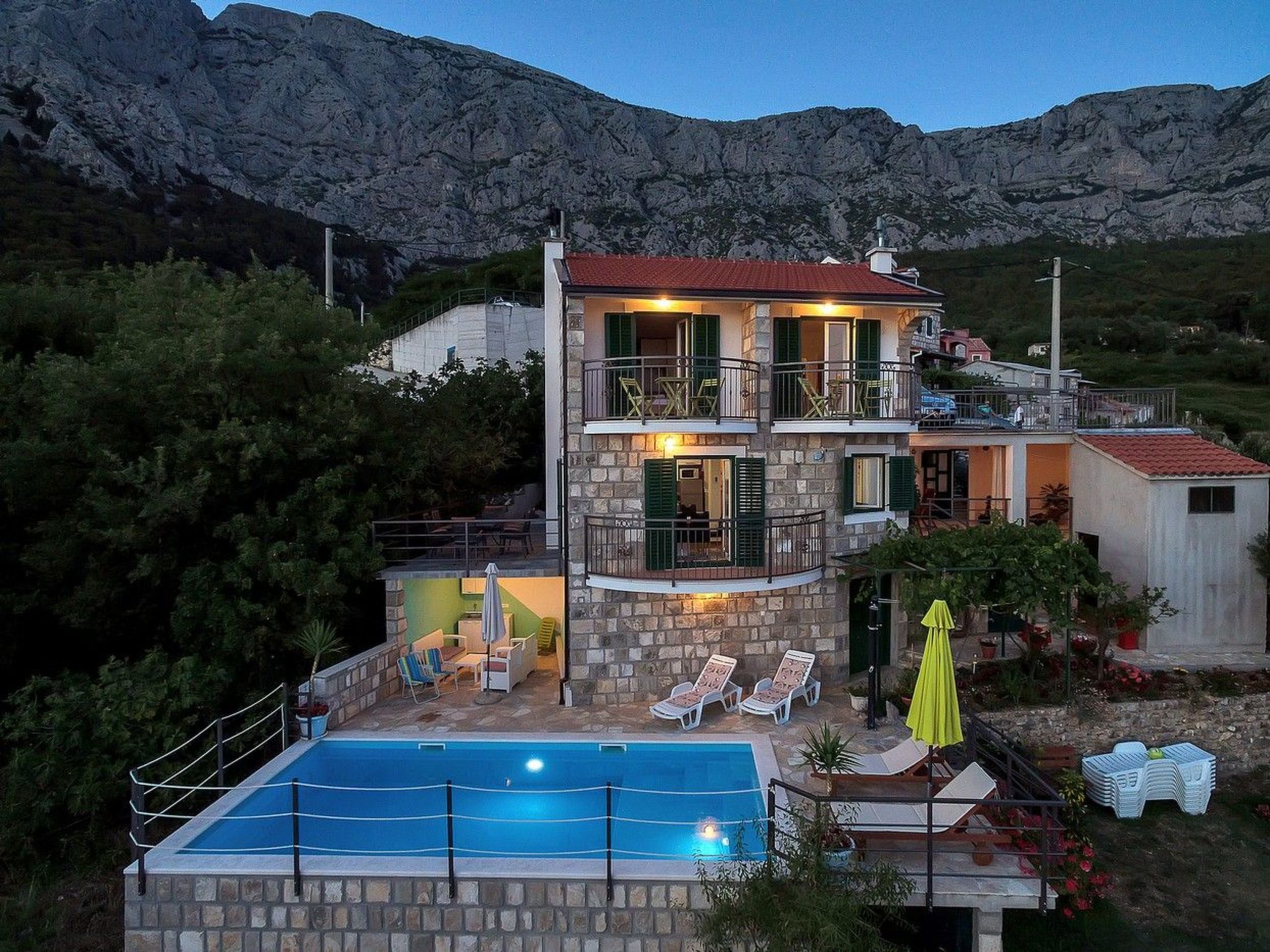 Renoviertes Ferienhaus in Tučepi mit Privatem Pool-Drinnen