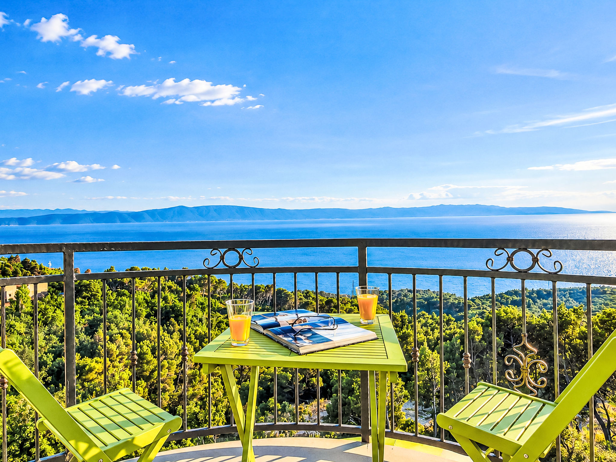 Renoviertes Ferienhaus in Tučepi mit Privatem Pool - Buiten